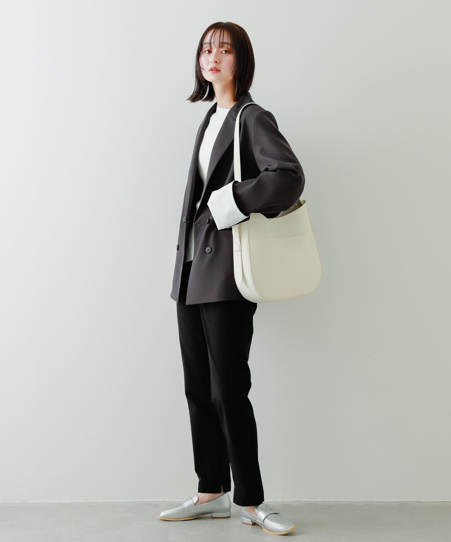 アウトポケットビッグショルダーバッグ IVORY one