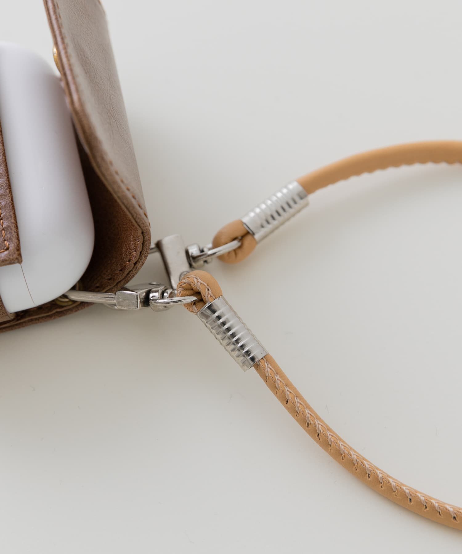 『WEB/一部店舗限定』イヤホンケース BROWN one