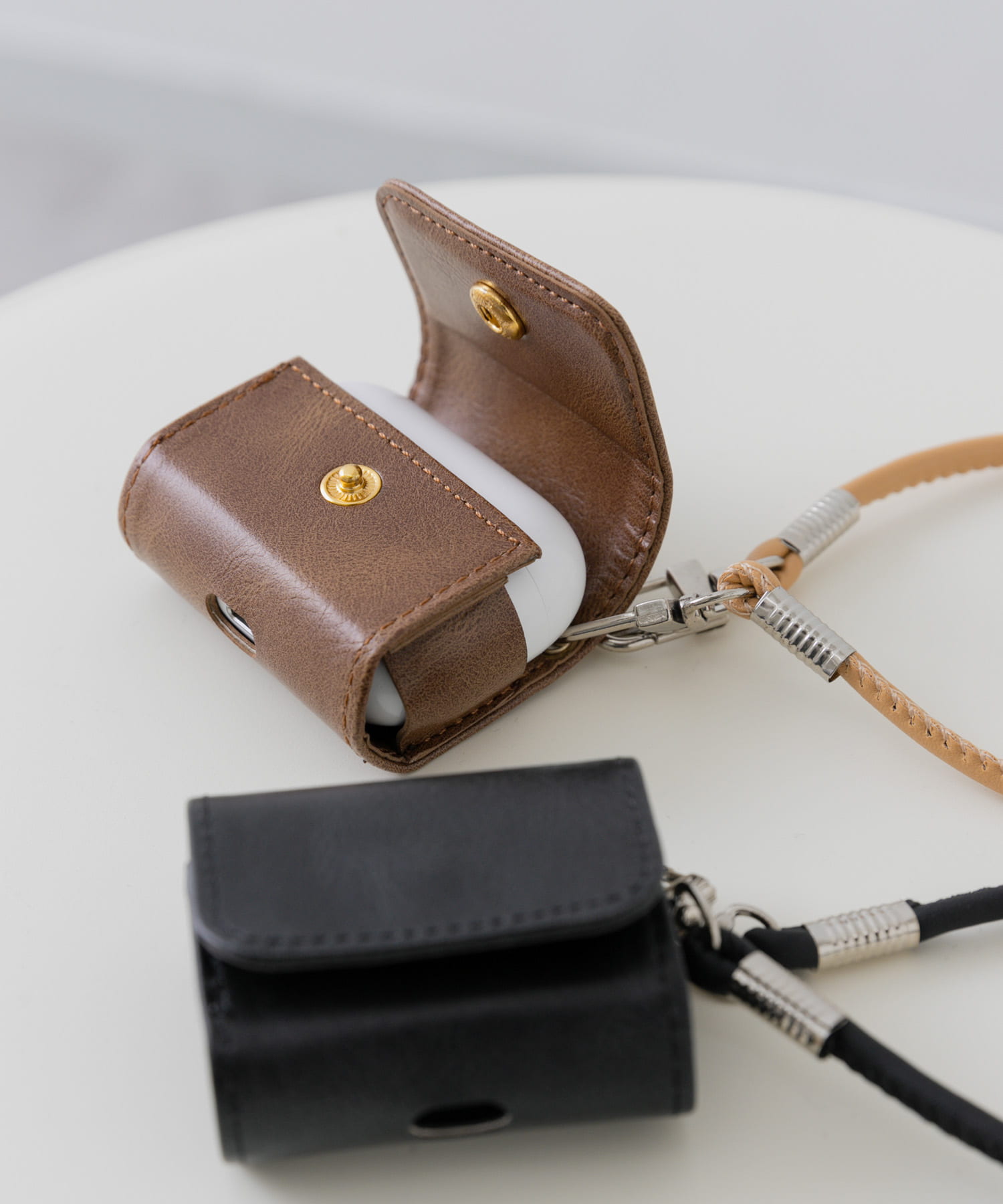 『WEB/一部店舗限定』イヤホンケース BROWN one