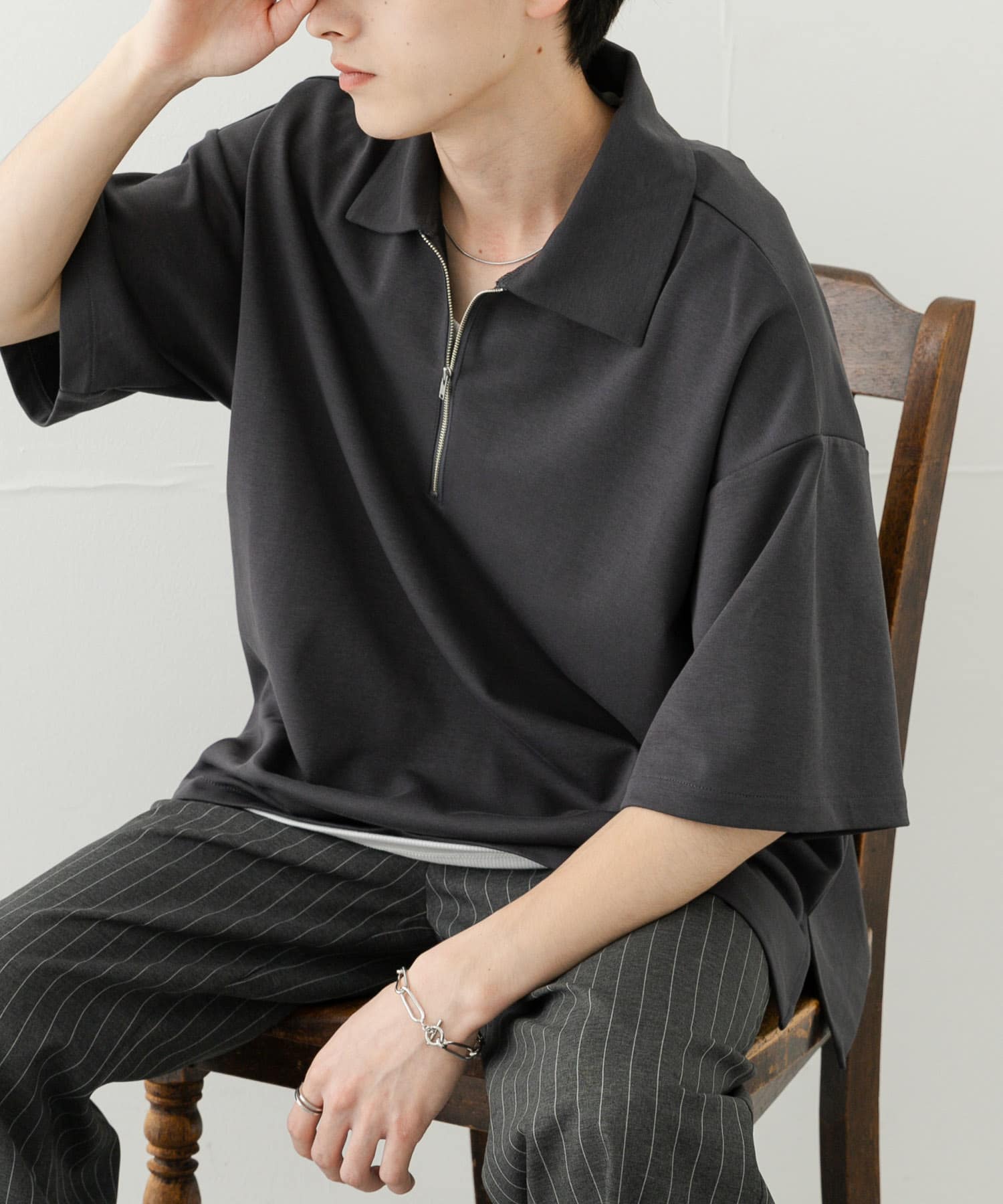 『ユニセックス』ダンボールポンチハーフジップショートスリーブTシャツ