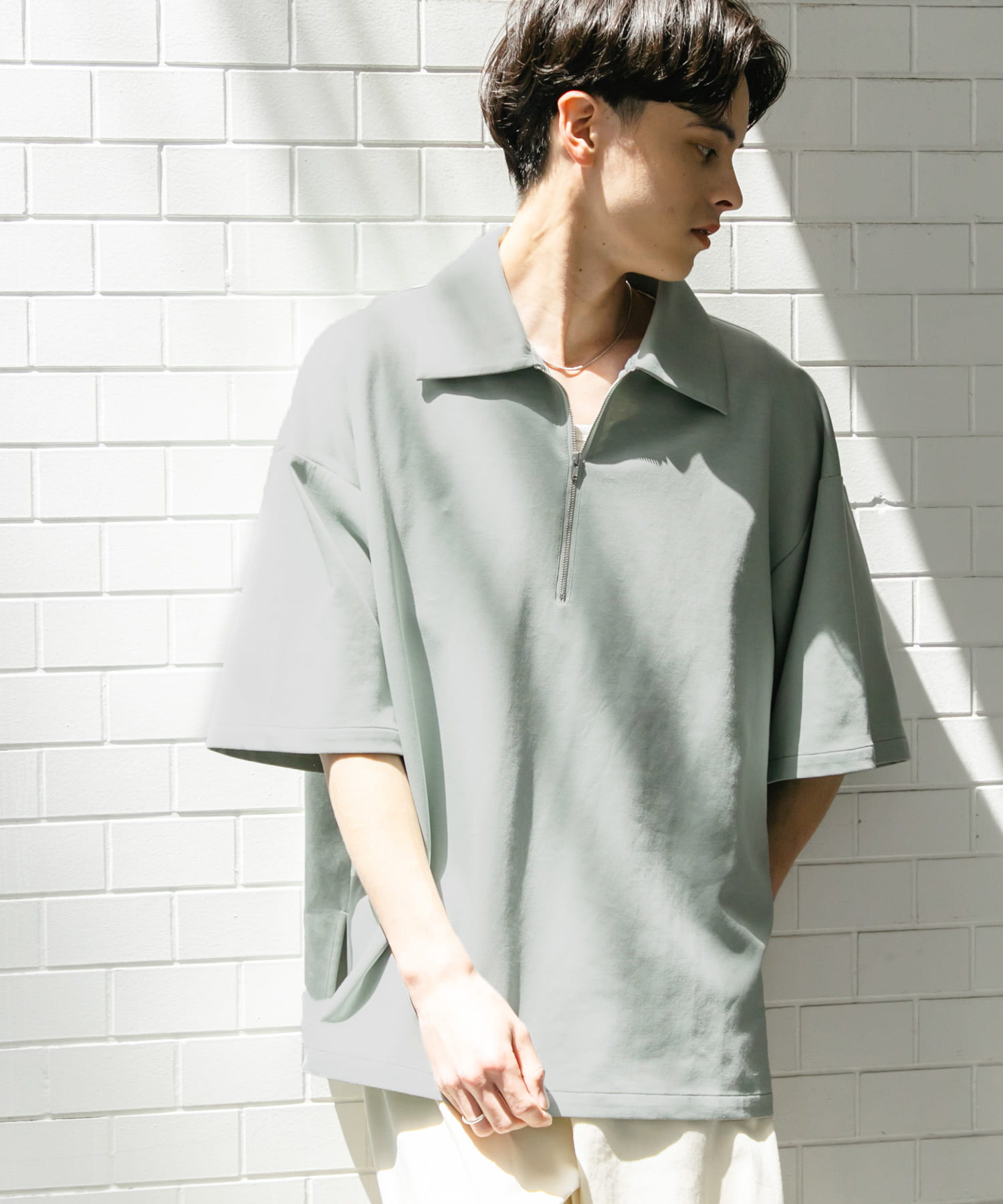 『ユニセックス』ダンボールポンチハーフジップショートスリーブTシャツ