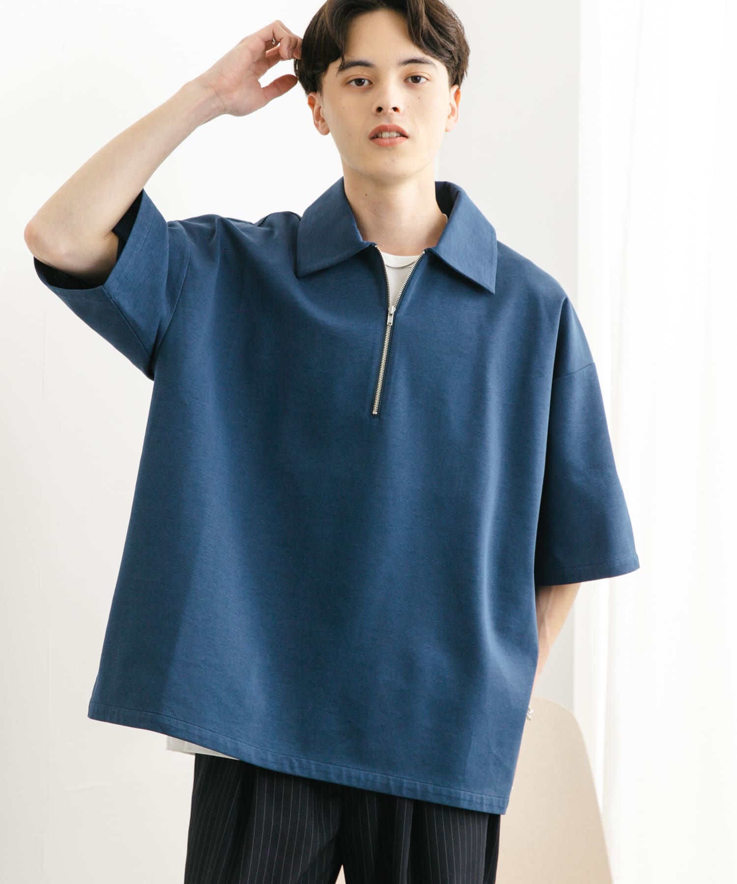 『ユニセックス』ダンボールポンチハーフジップショートスリーブTシャツ