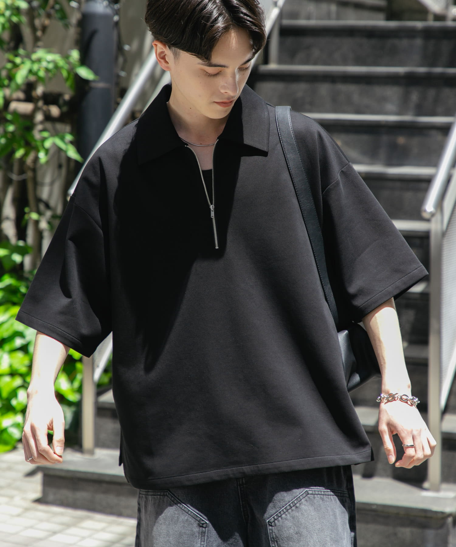 『ユニセックス』ダンボールポンチハーフジップショートスリーブTシャツ