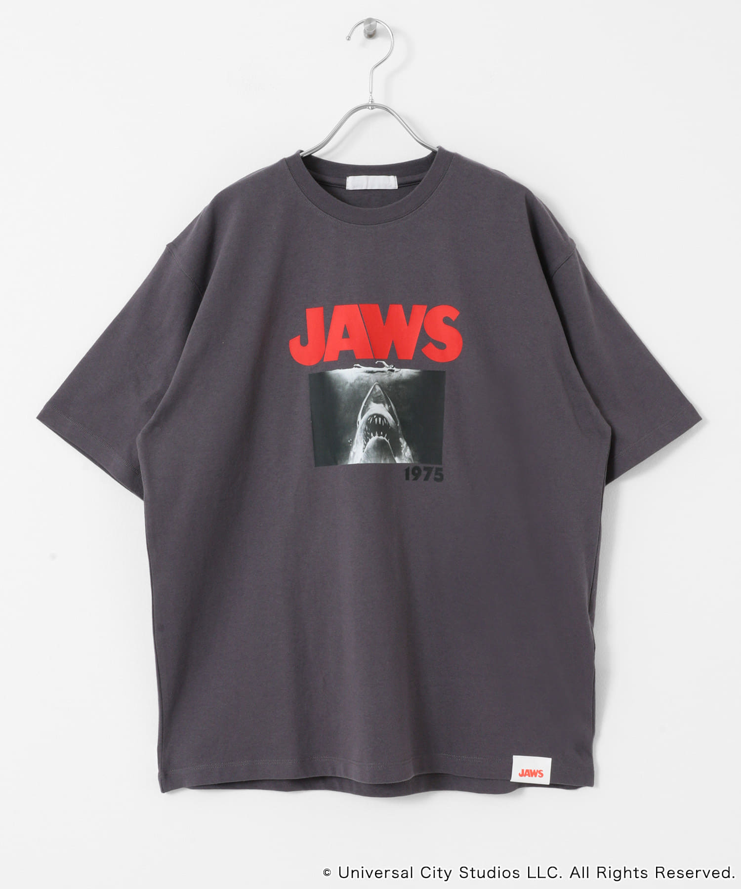 『別注』SENSE OF PLACE×JAWS　プリントT-SHIRTS/B CHARCOAL M