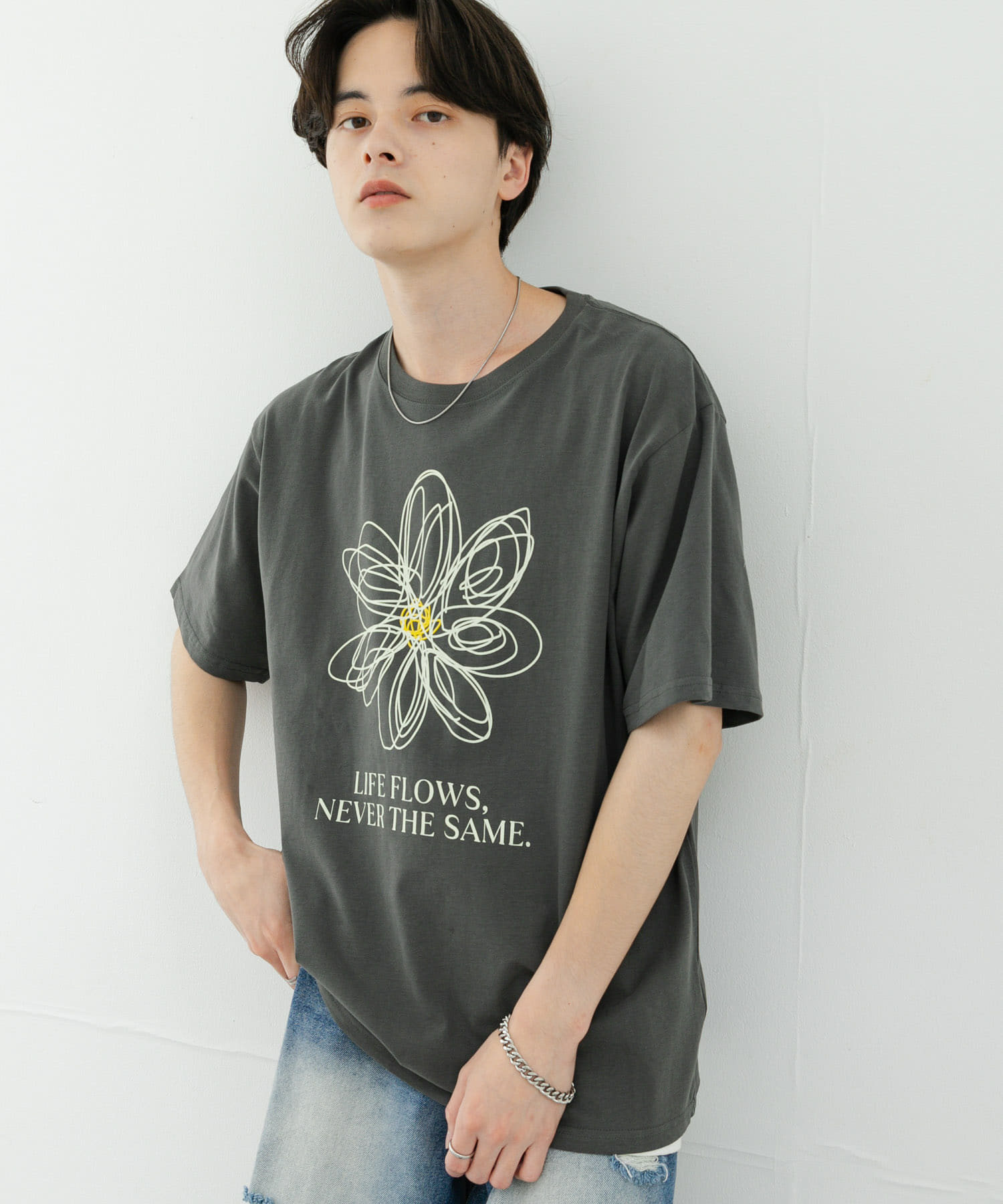 フラワーアートグラフィックショートスリーブTシャツ