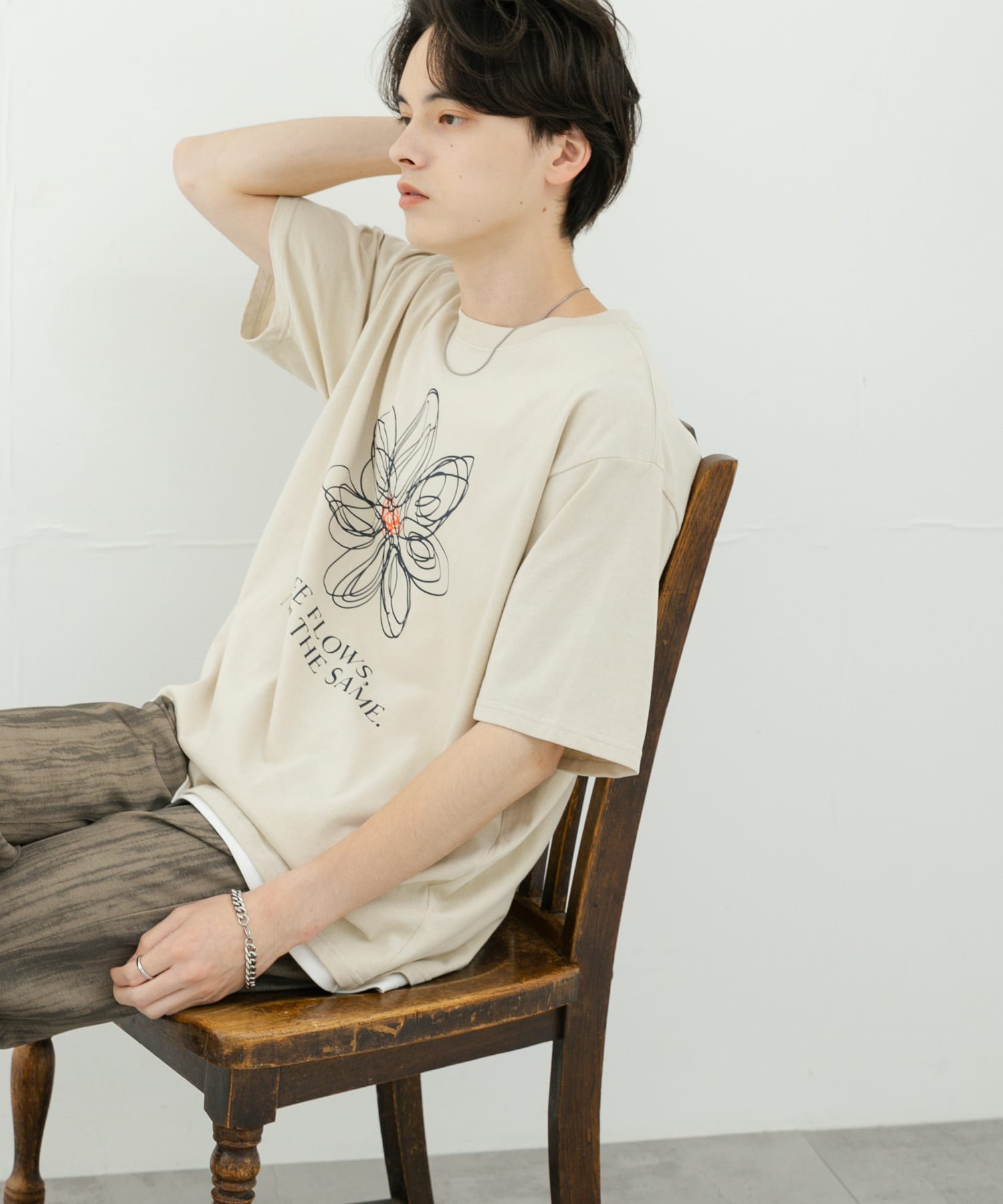 フラワーアートグラフィックショートスリーブTシャツ