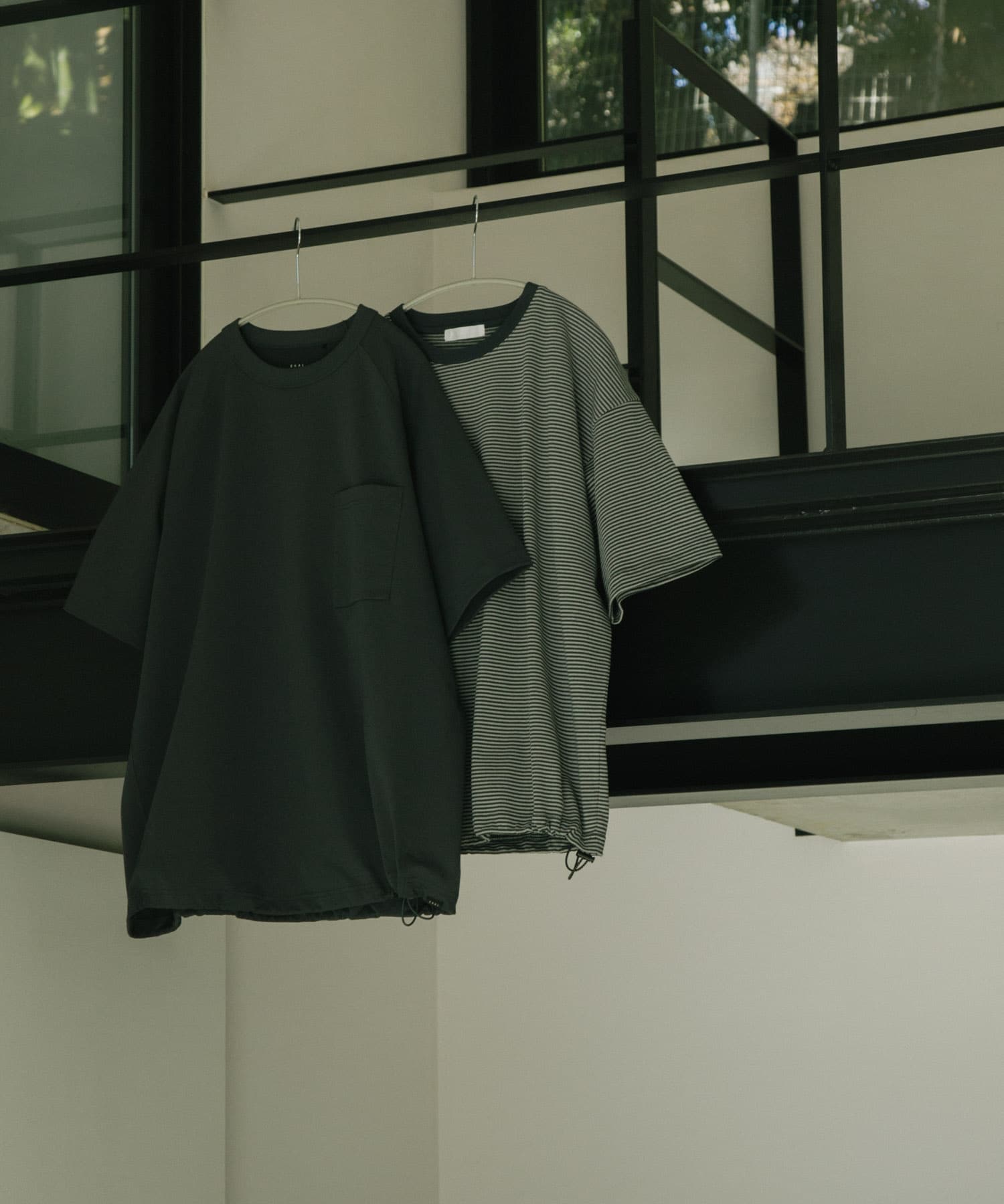 『ユニセックス』アソートドローコードショートスリーブTシャツ GRN×GRG L