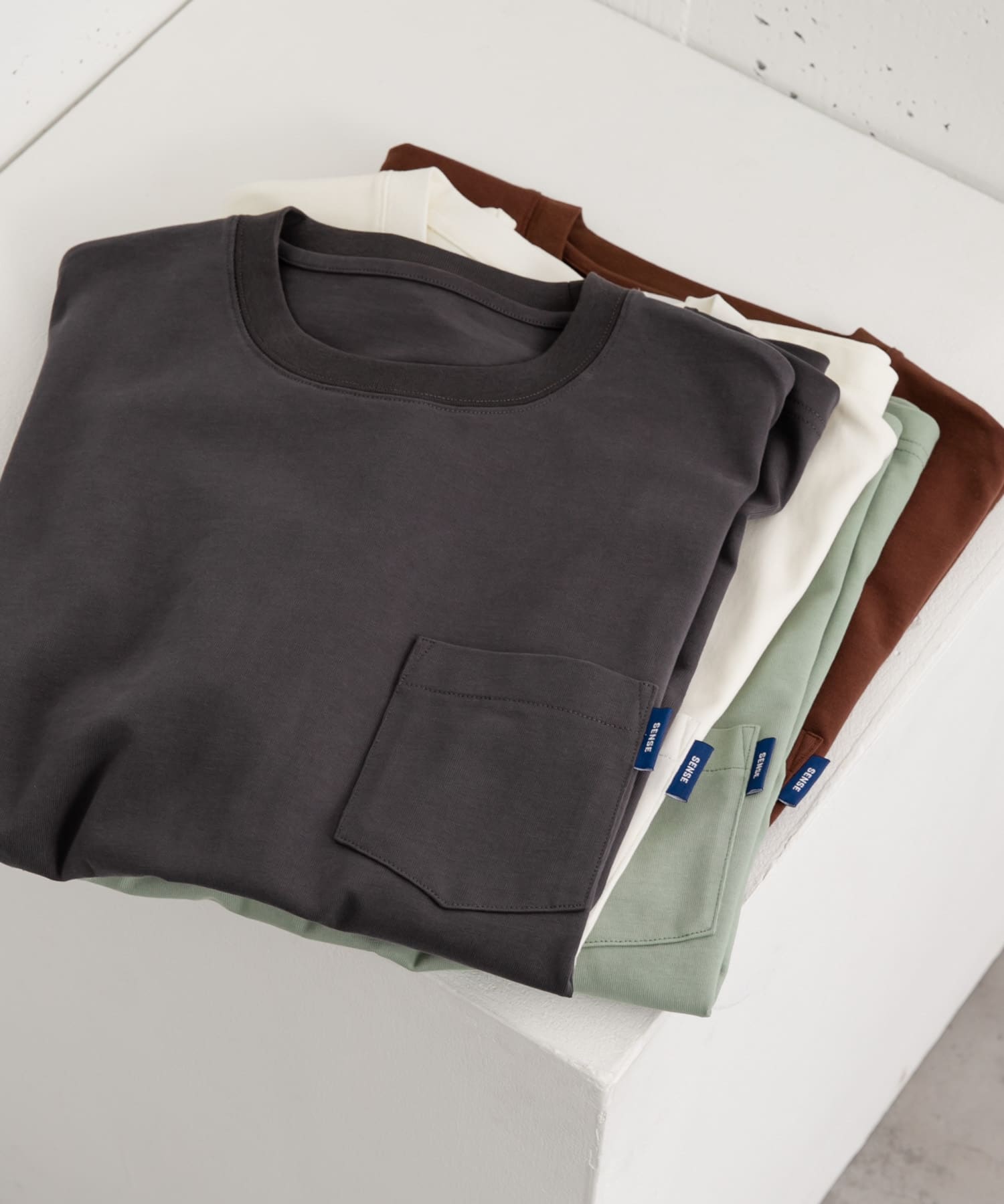 『WEB限定』『ユニセックス』ピスネーム付きポケットショートスリーブTシャツ CHARCOAL L