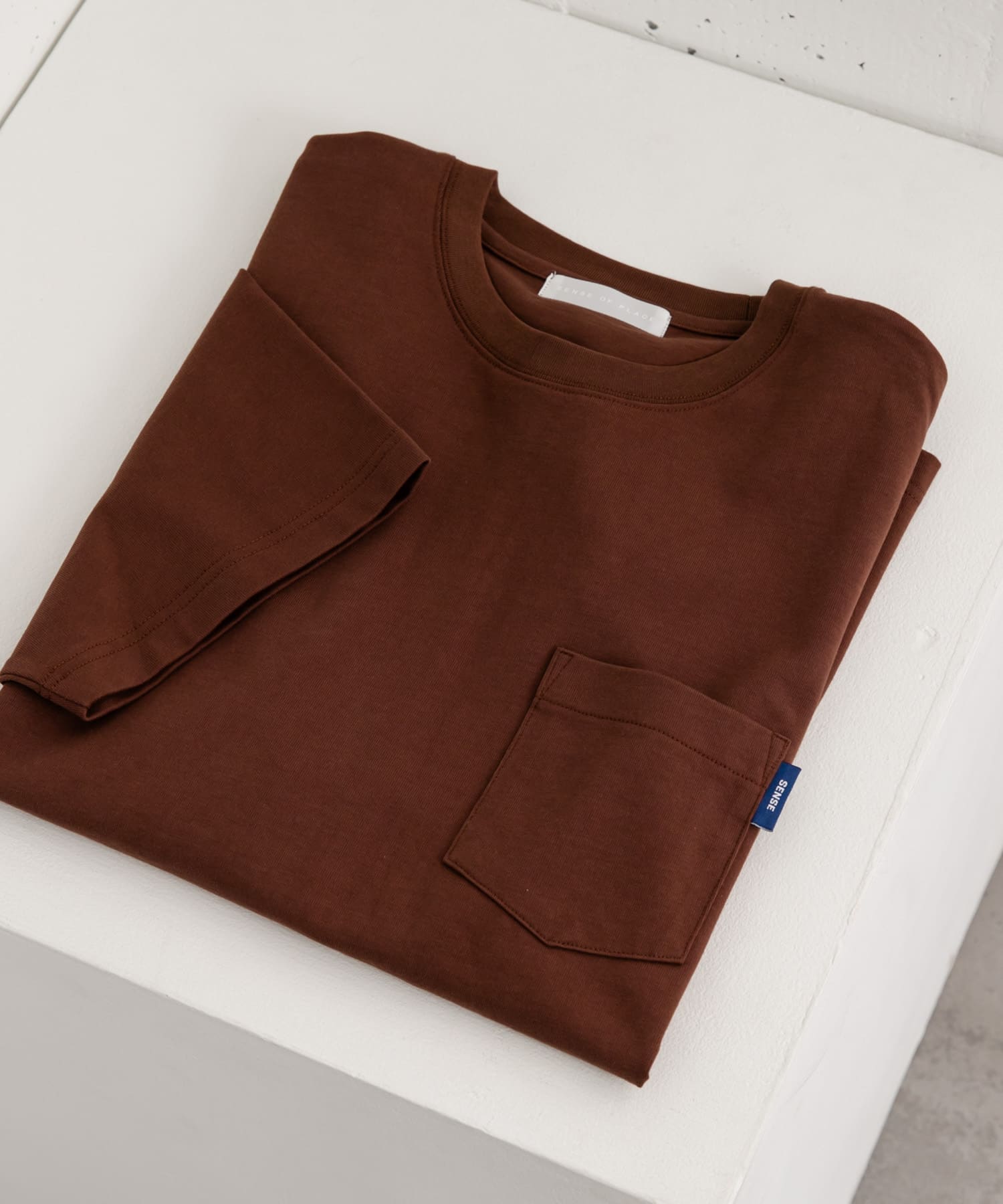 『WEB限定』『ユニセックス』ピスネーム付きポケットショートスリーブTシャツ BROWN L