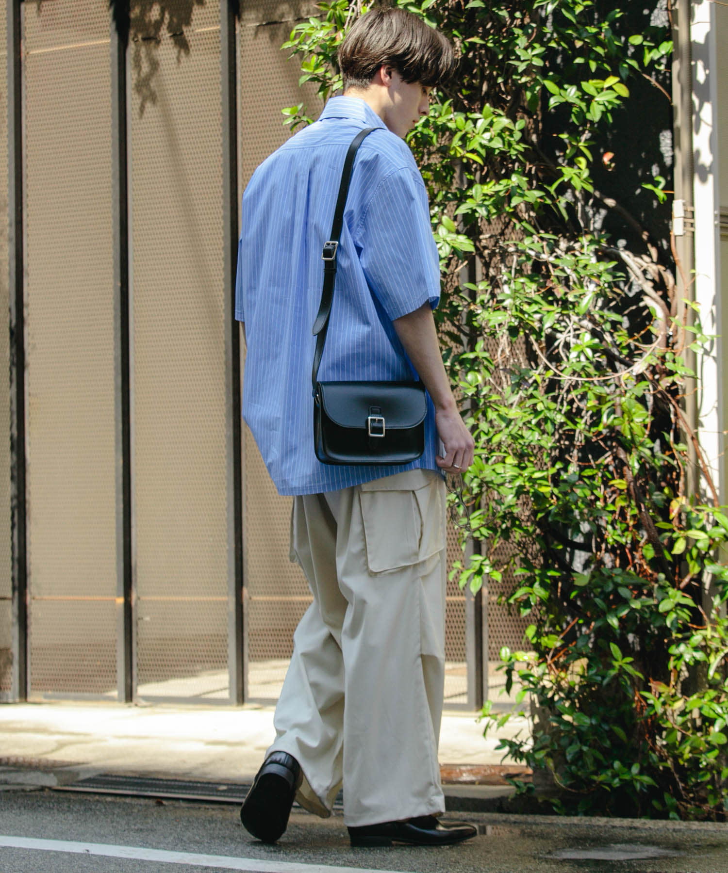 『ユニセックス』ストライプレギュラーカラールーズショートスリーブシャツ BLUE L