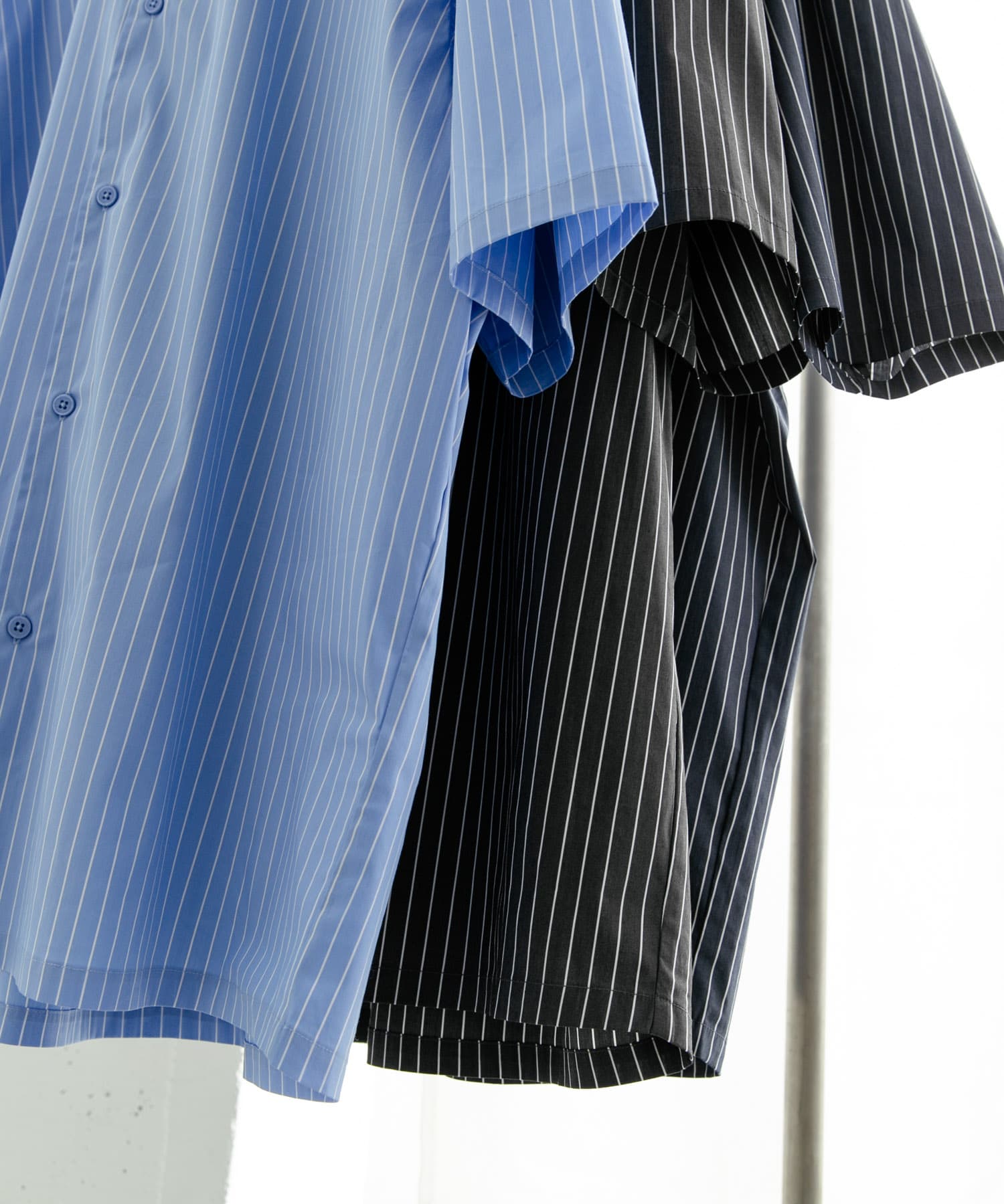 『ユニセックス』ストライプレギュラーカラールーズショートスリーブシャツ BLUE M