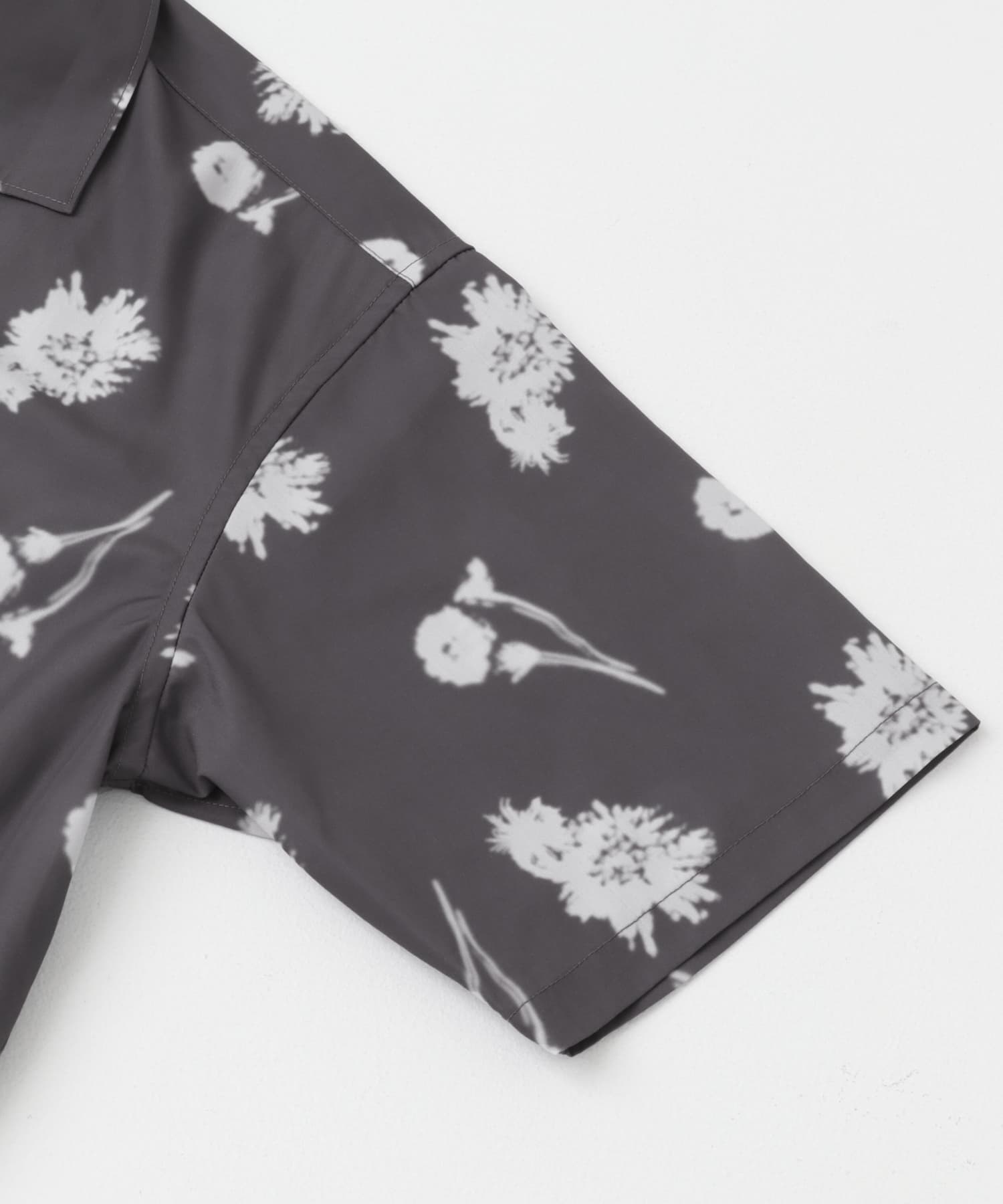 『ユニセックス』ボタニカルオープンカラーショートスリーブシャツ CHARCOAL M