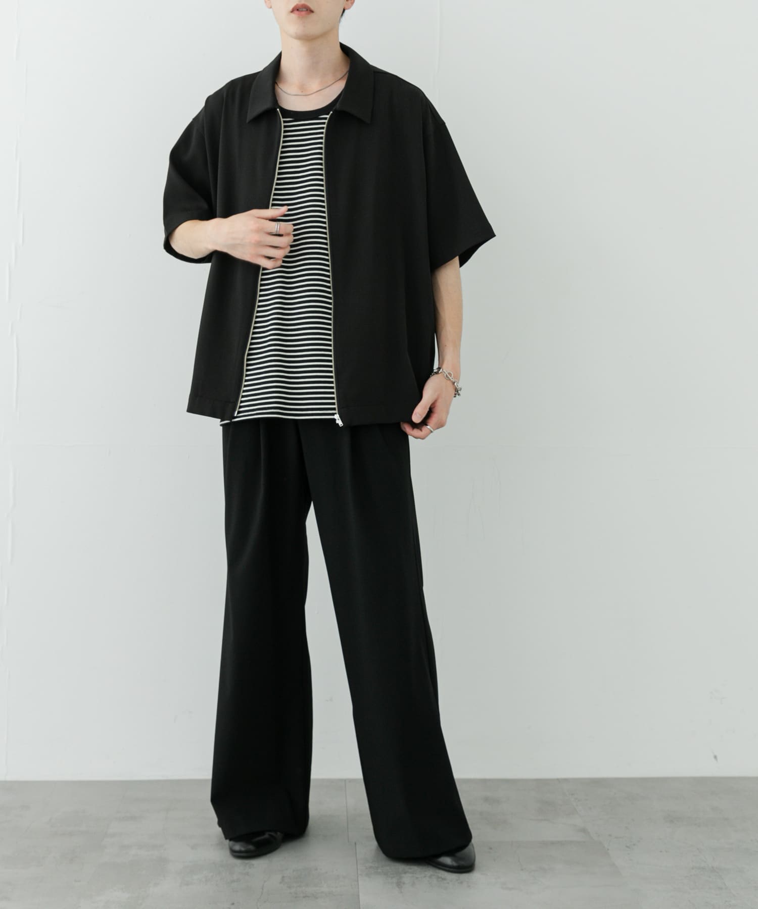 2タックフレアワイドスラックス(M BLACK): ボトム｜URBAN RESEARCH公式
