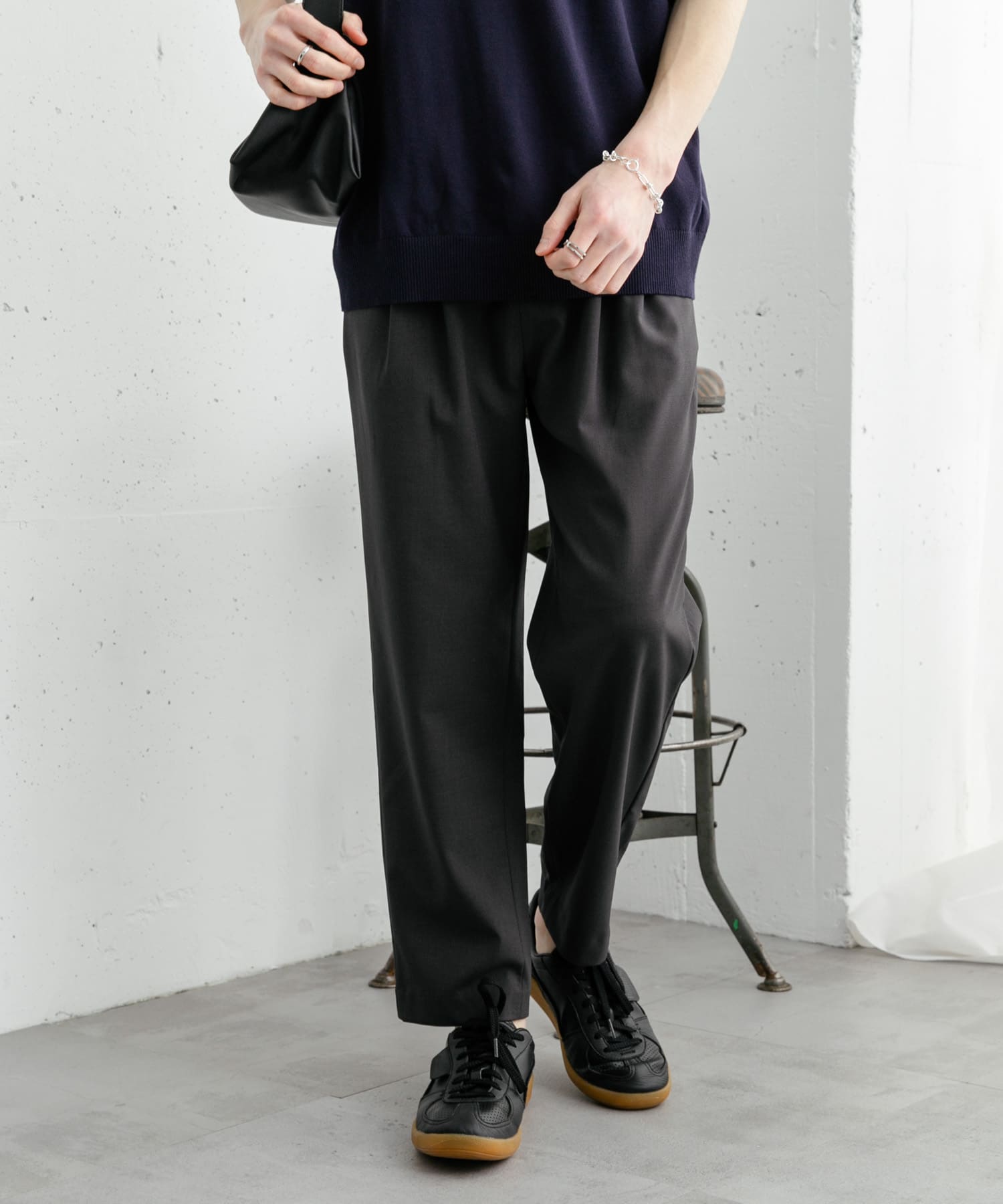 ダブルタックテーパードパンツ(S CHARCOAL): ボトム｜URBAN RESEARCH