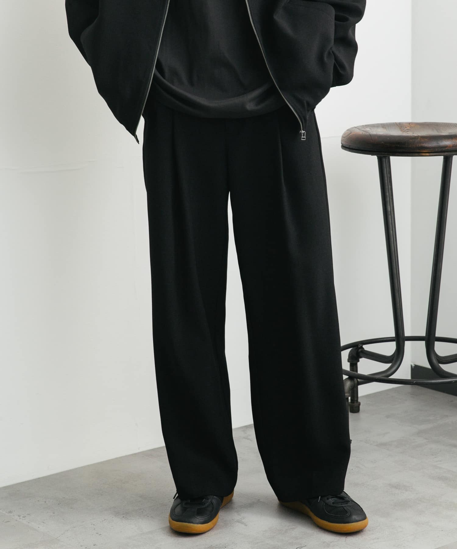 『UR TECH DRYLUXE』 リネンライクワイドパンツ