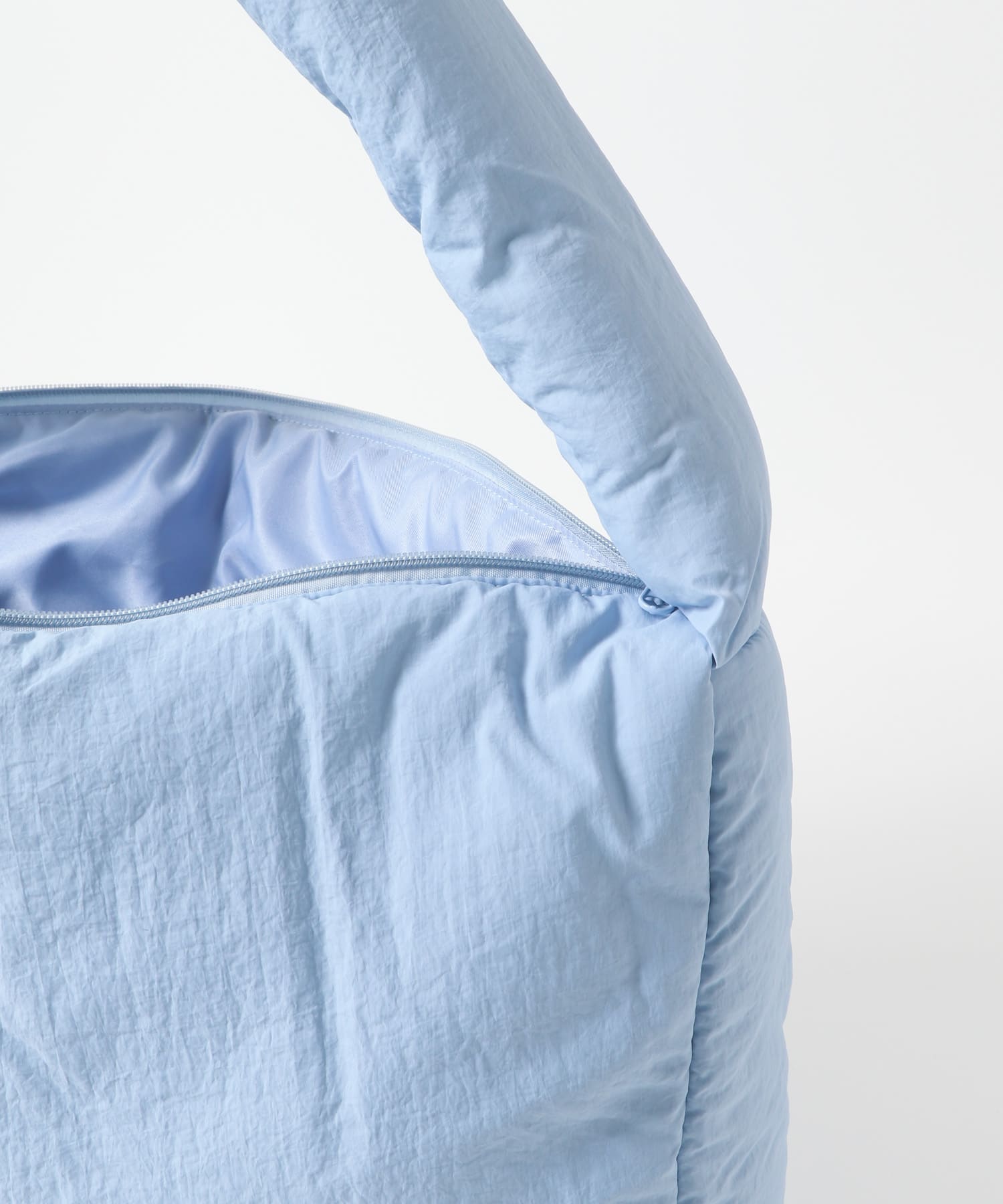 ナイロンパデットビックショルダー L.BLUE one