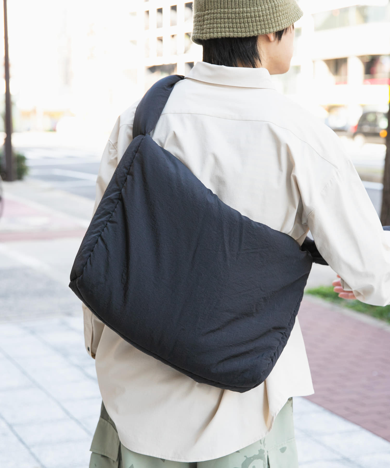 ナイロンパデットビックショルダー BLACK one
