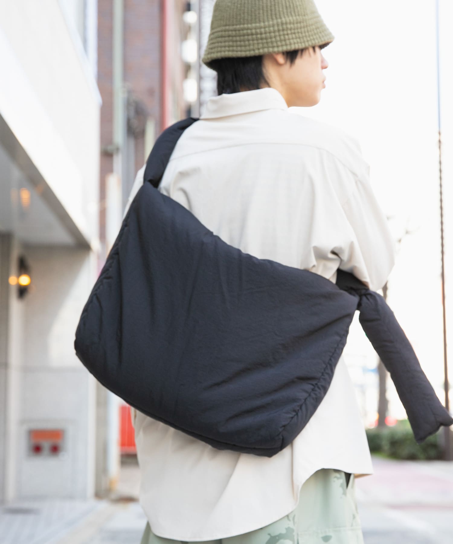 ナイロンパデットビックショルダー BLACK one