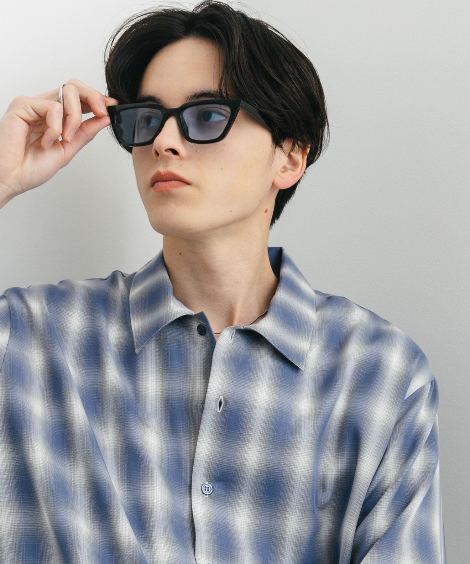 キャットアイサングラス BLK×BLU one