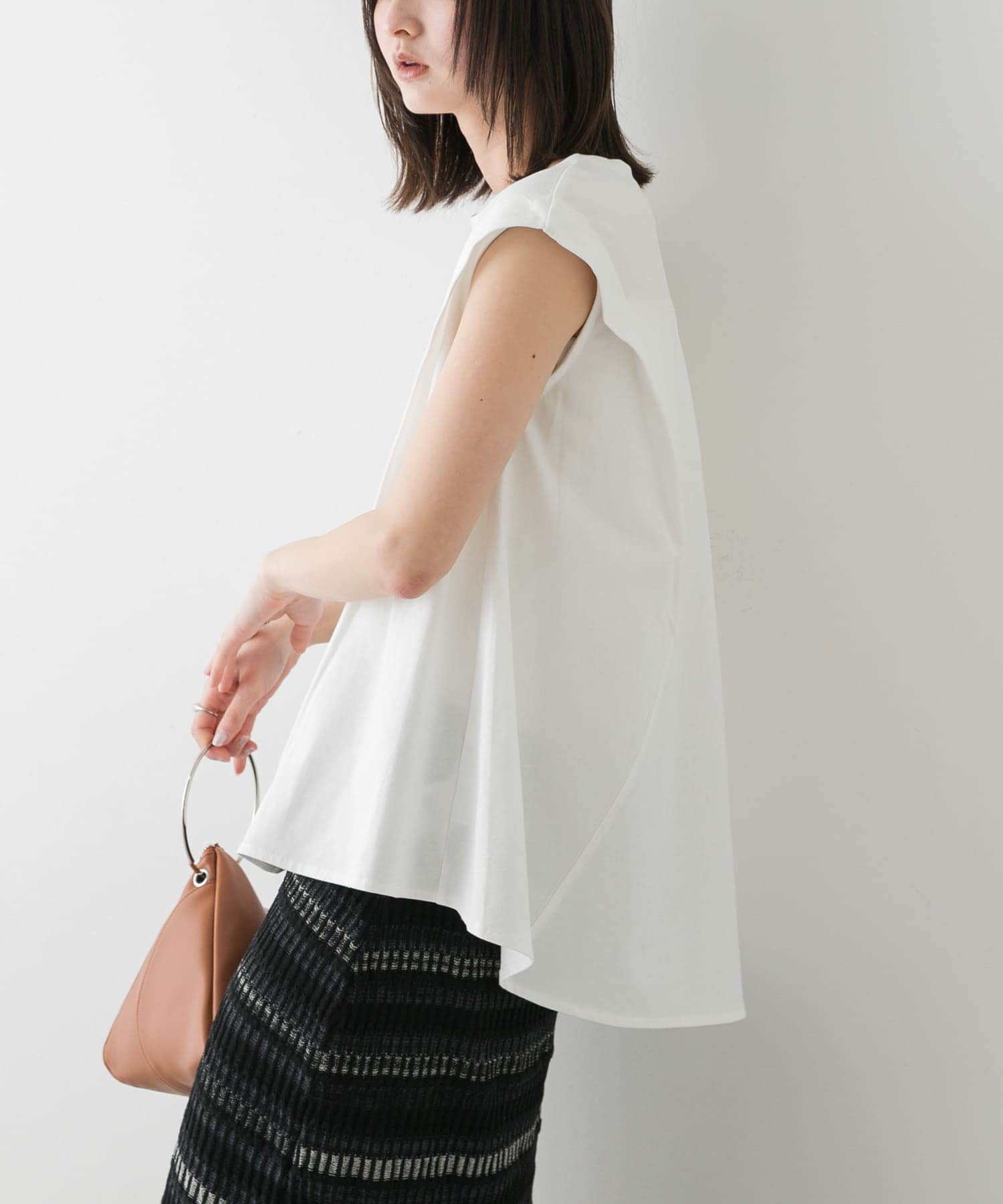 OFF WHITE