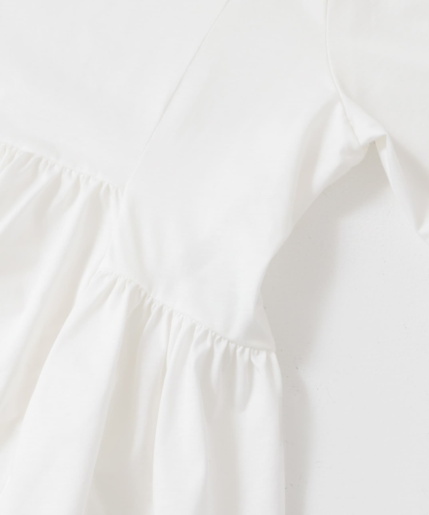 クルーネックペプラムフリルトップ OFF WHITE one
