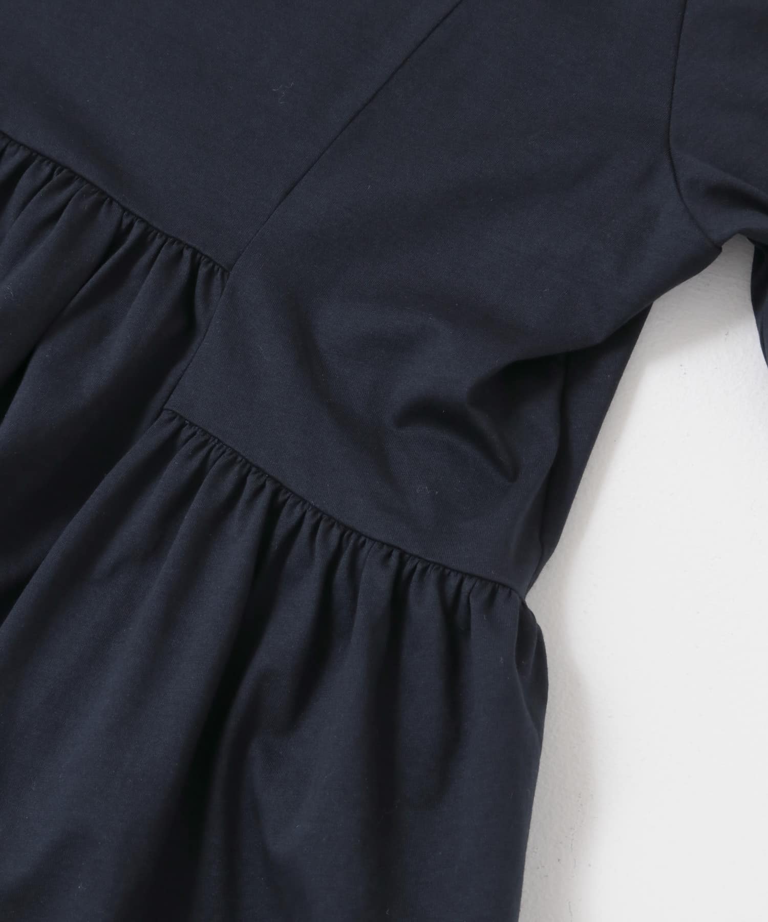 クルーネックペプラムフリルトップ NAVY one