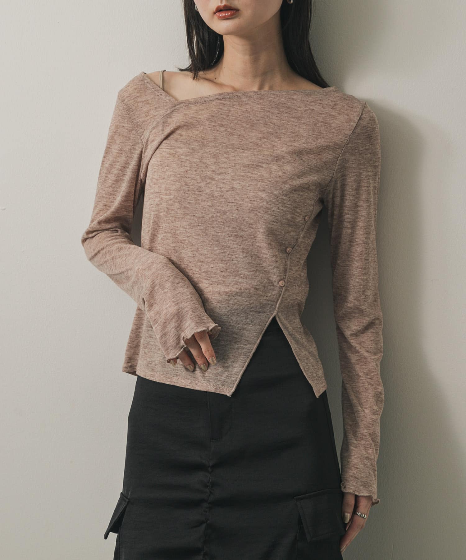 アシメデコルテシアートップ