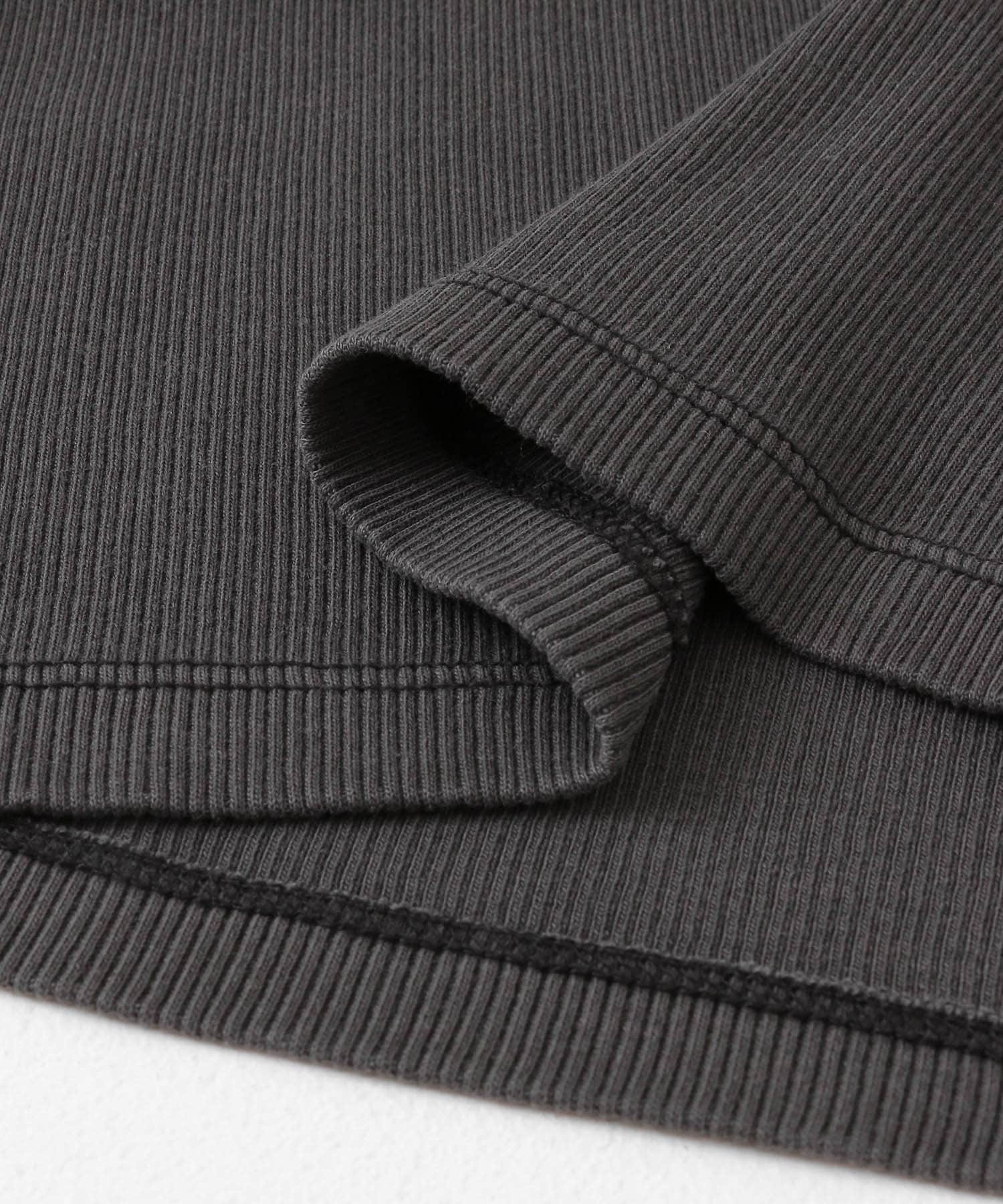 カットアウトピグメントトップ(5分袖) CHARCOAL one