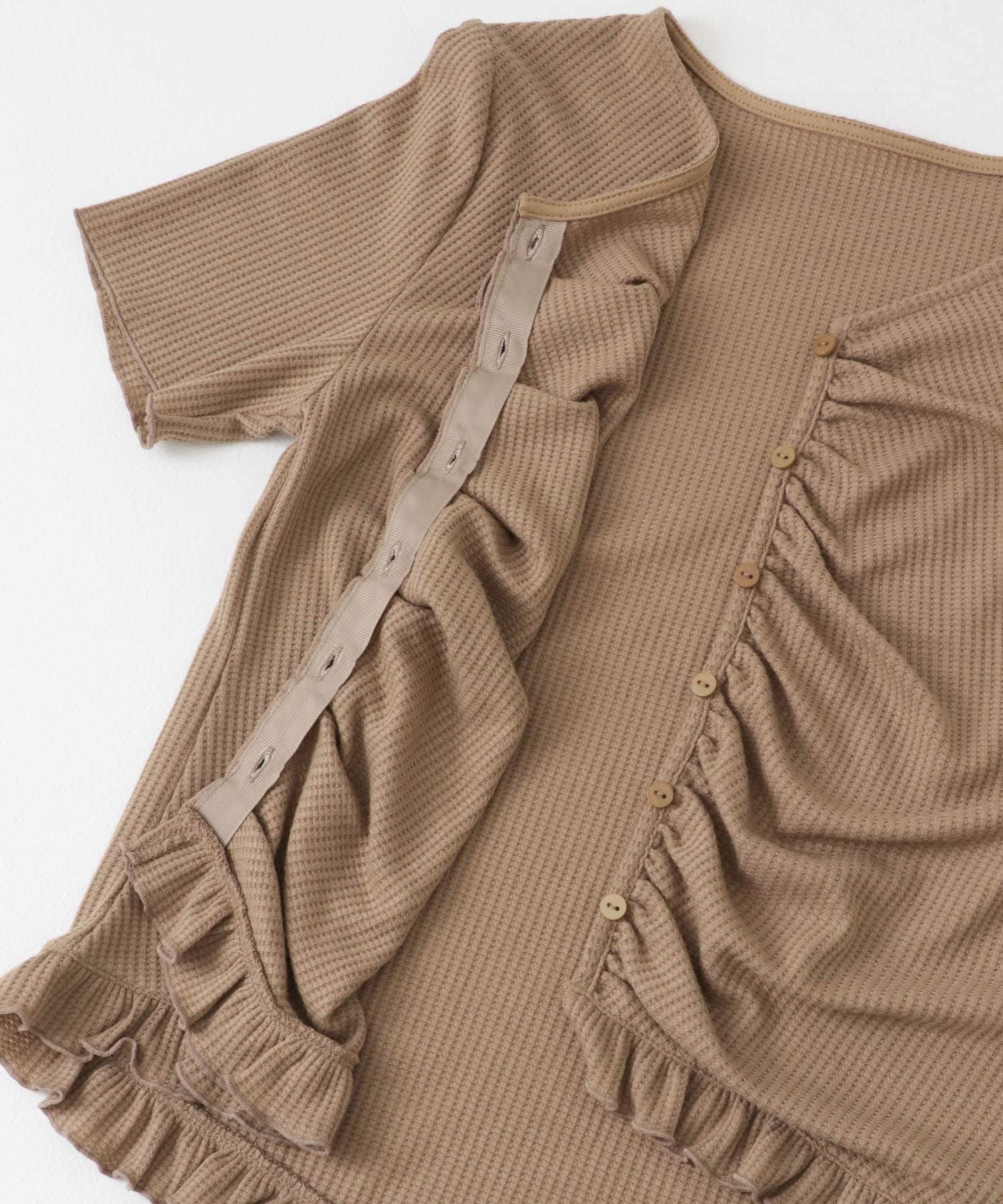 フロントタックフリルトップ BEIGE one