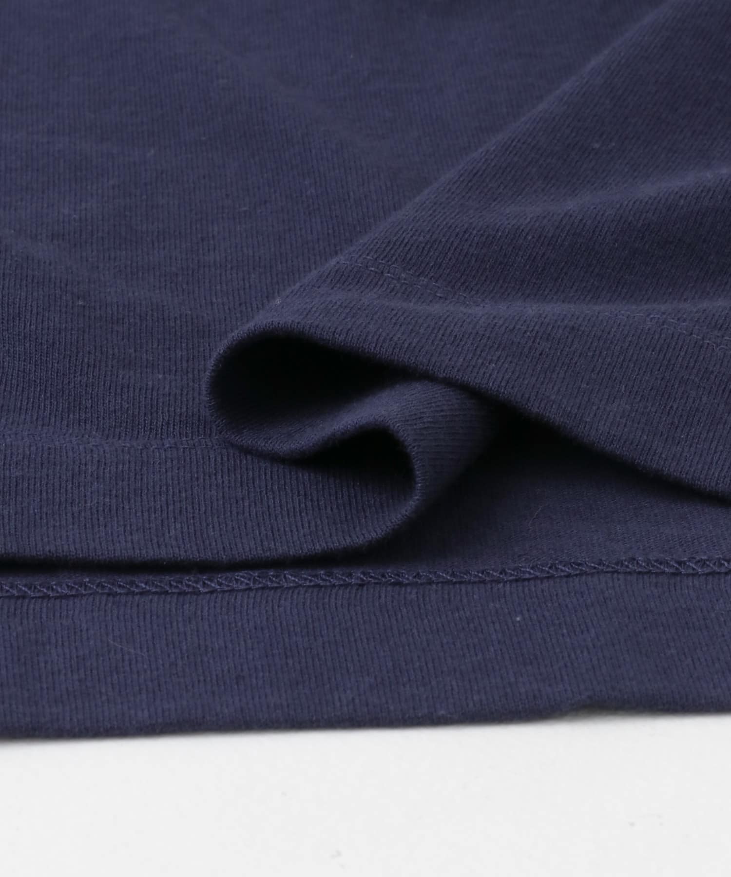 ショルダータックグラフィックTシャツ NAVY one