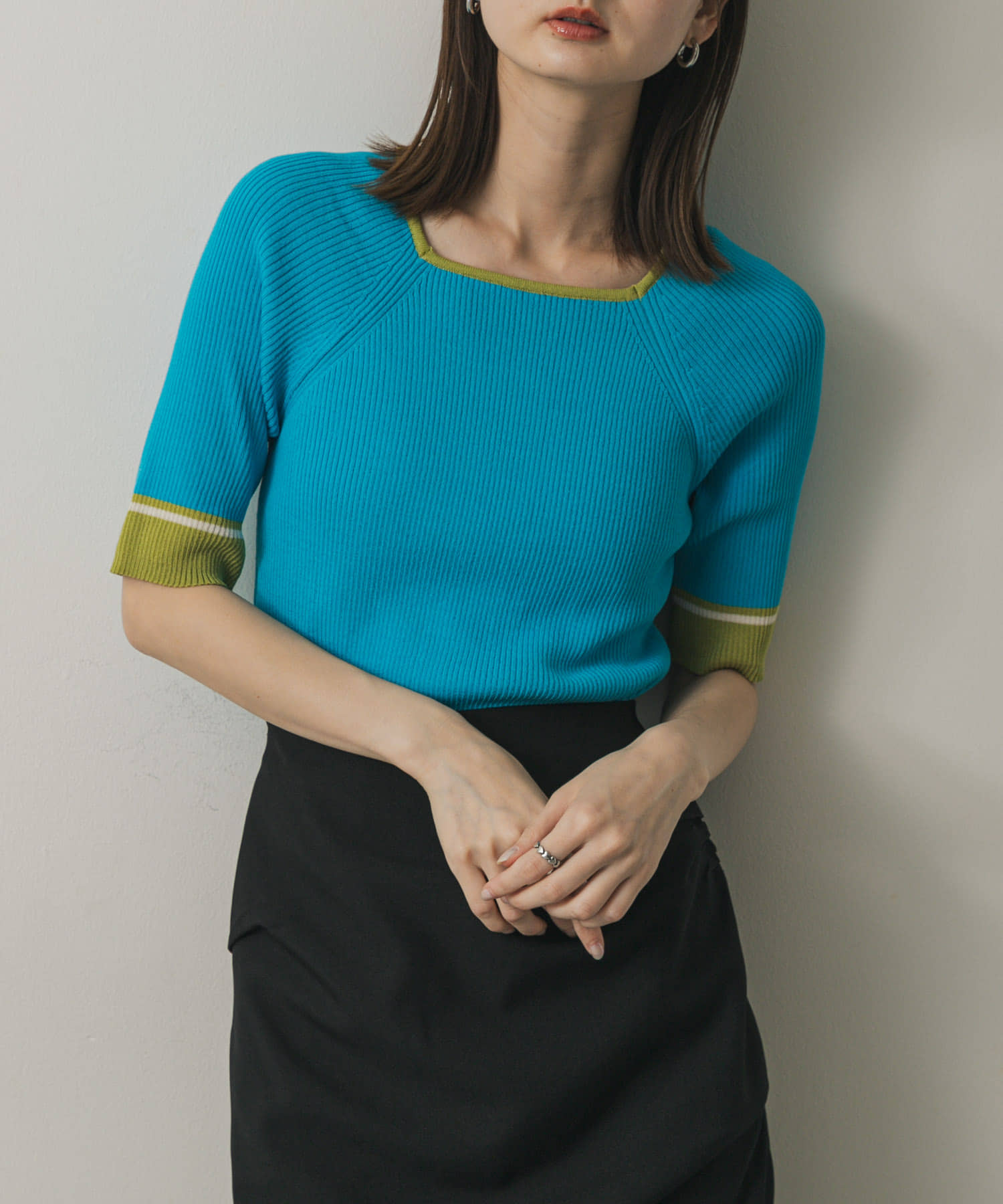 スクエアネックバイカラーコンパクトセーター