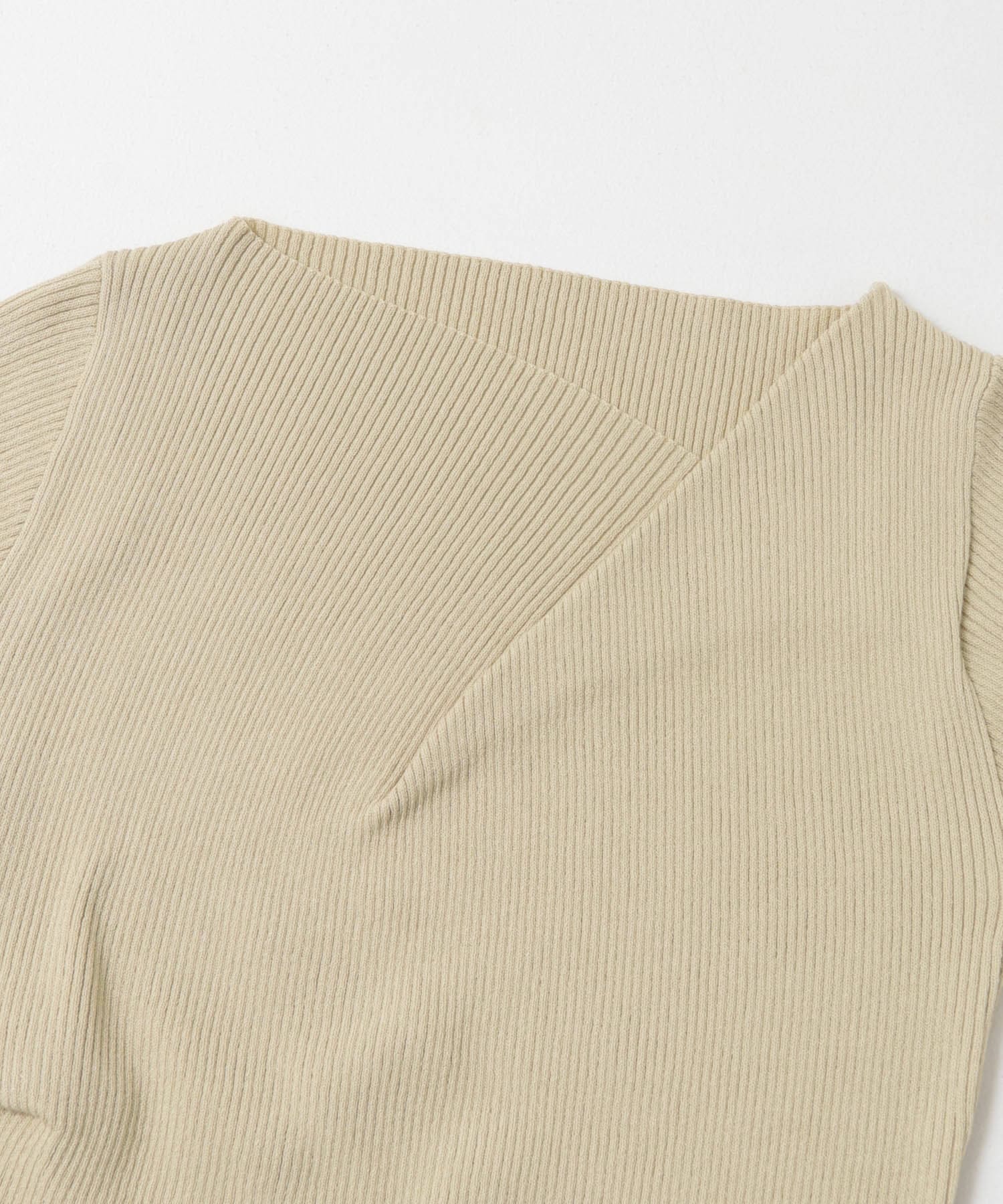 『一部WEB限定カラー』アシメネックハーフスリーブセーター BEIGE one