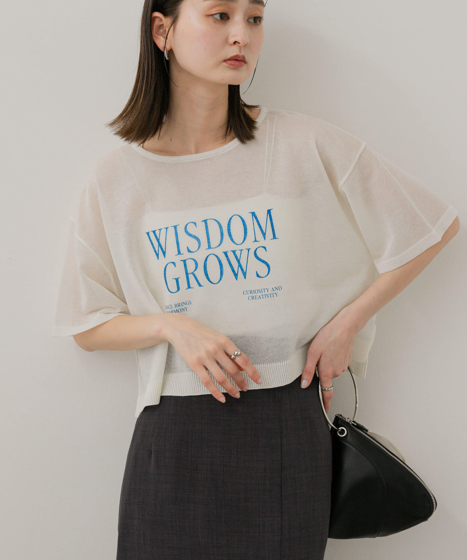 グラフィッククロップドセーター