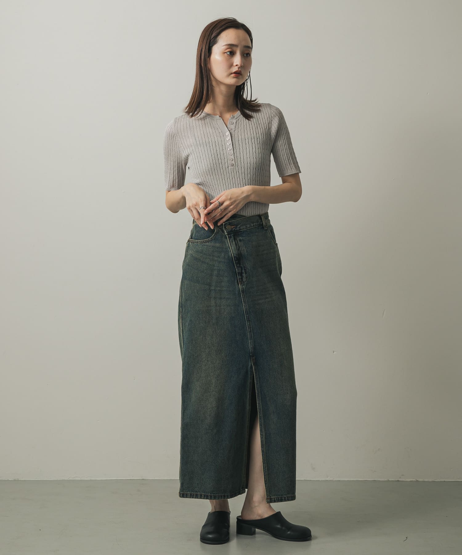 GRAY