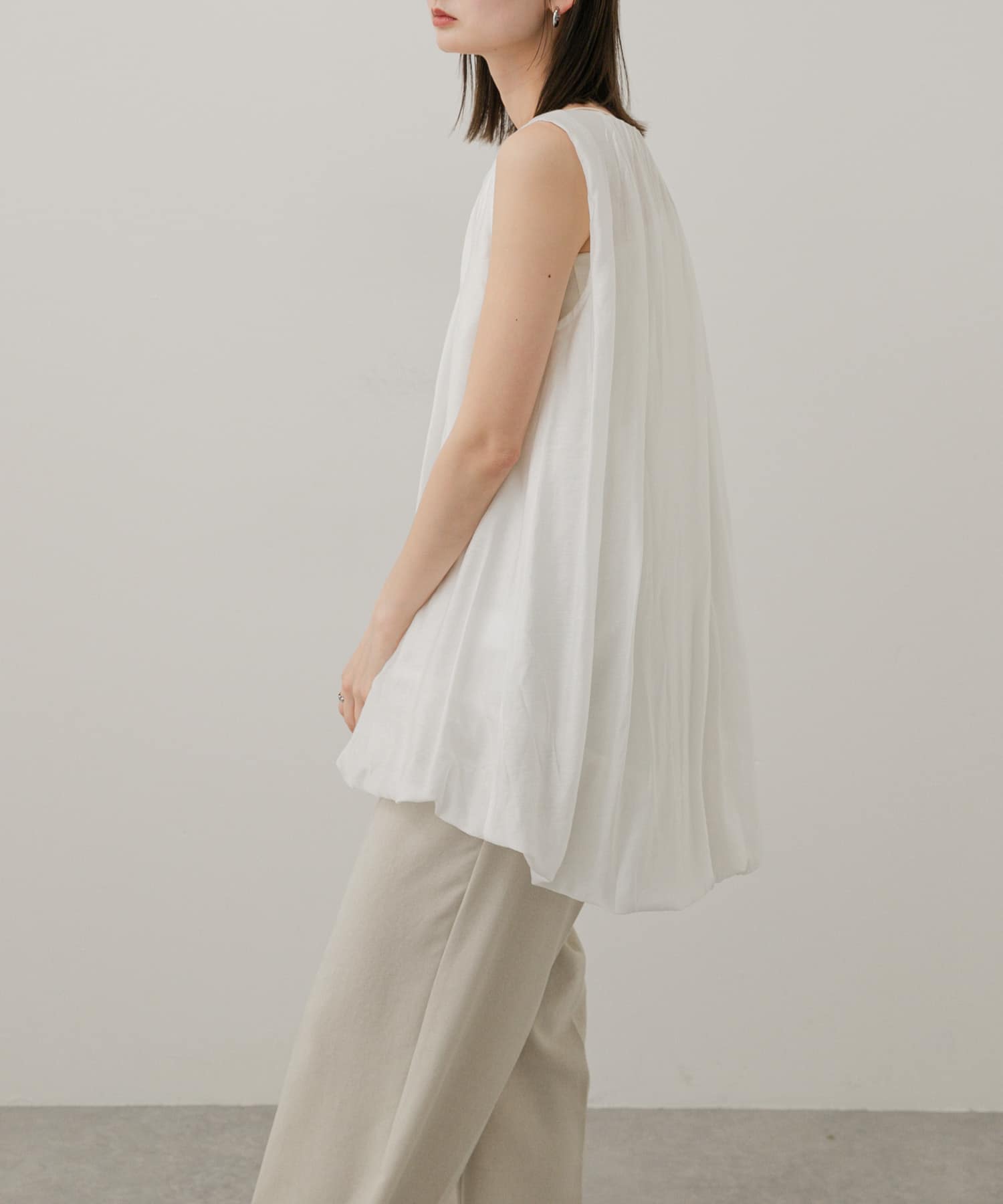 OFF WHITE