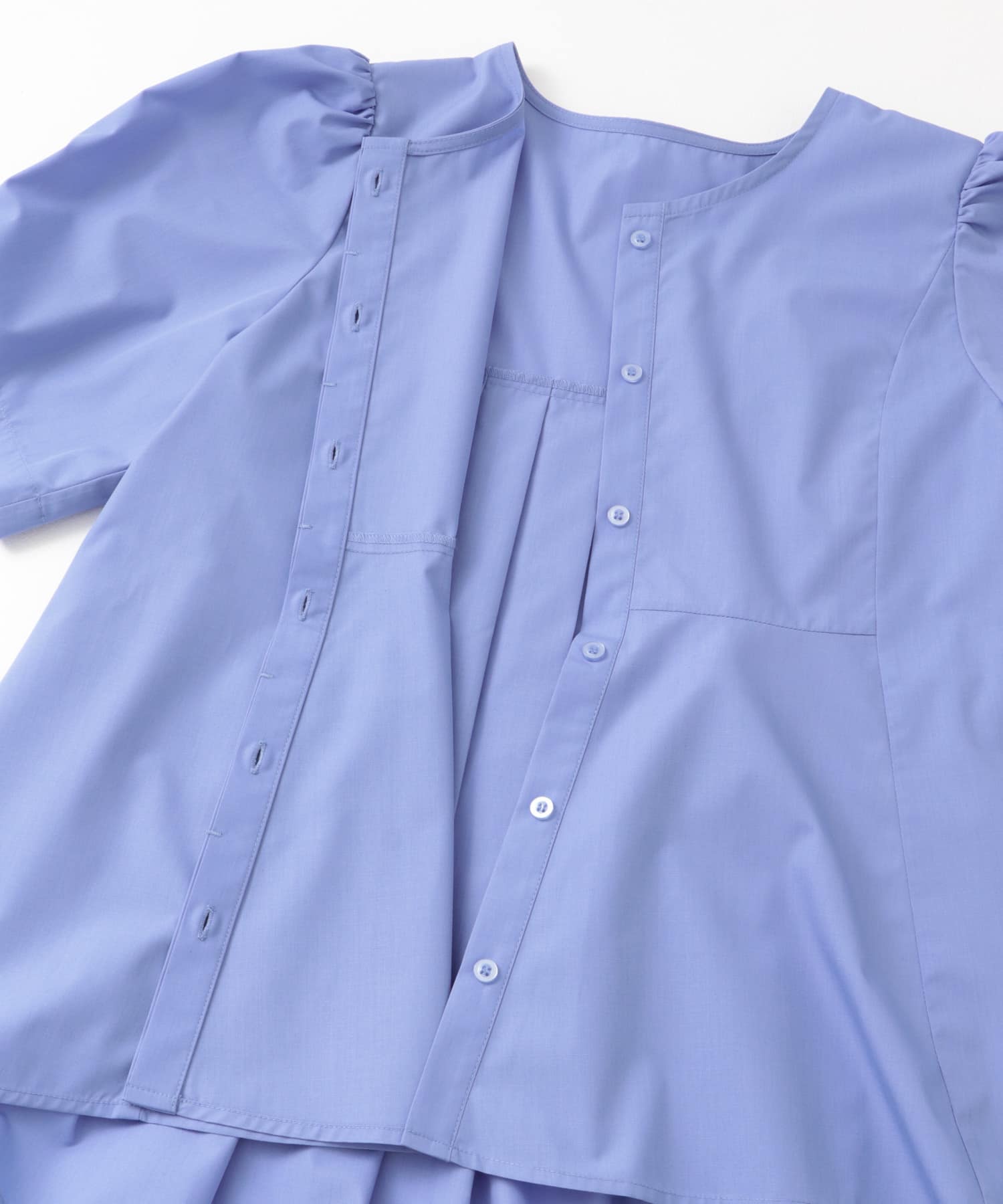 バックタックプリーツブラウス BLUE one