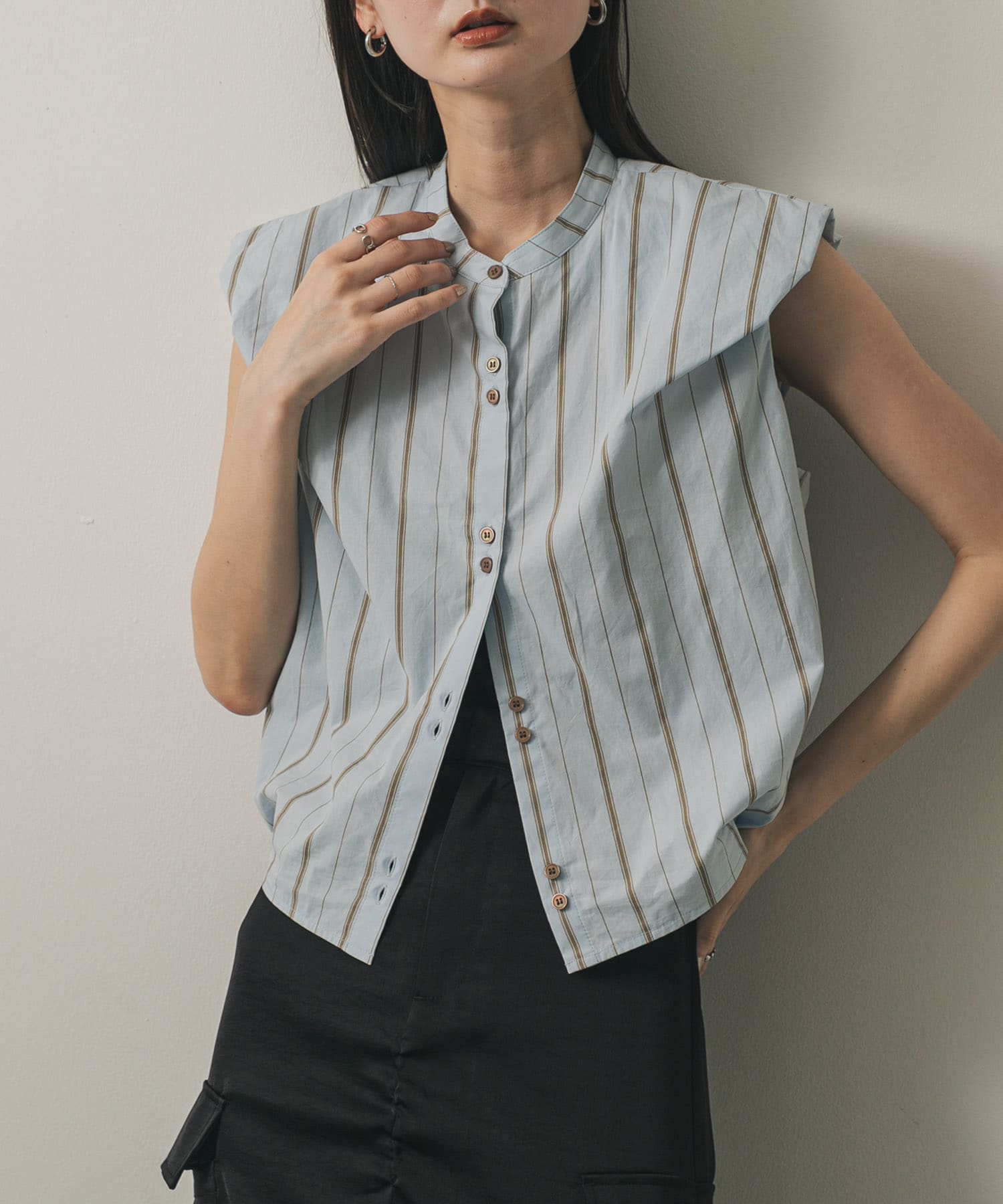 ダブルボタンバルーンブラウス