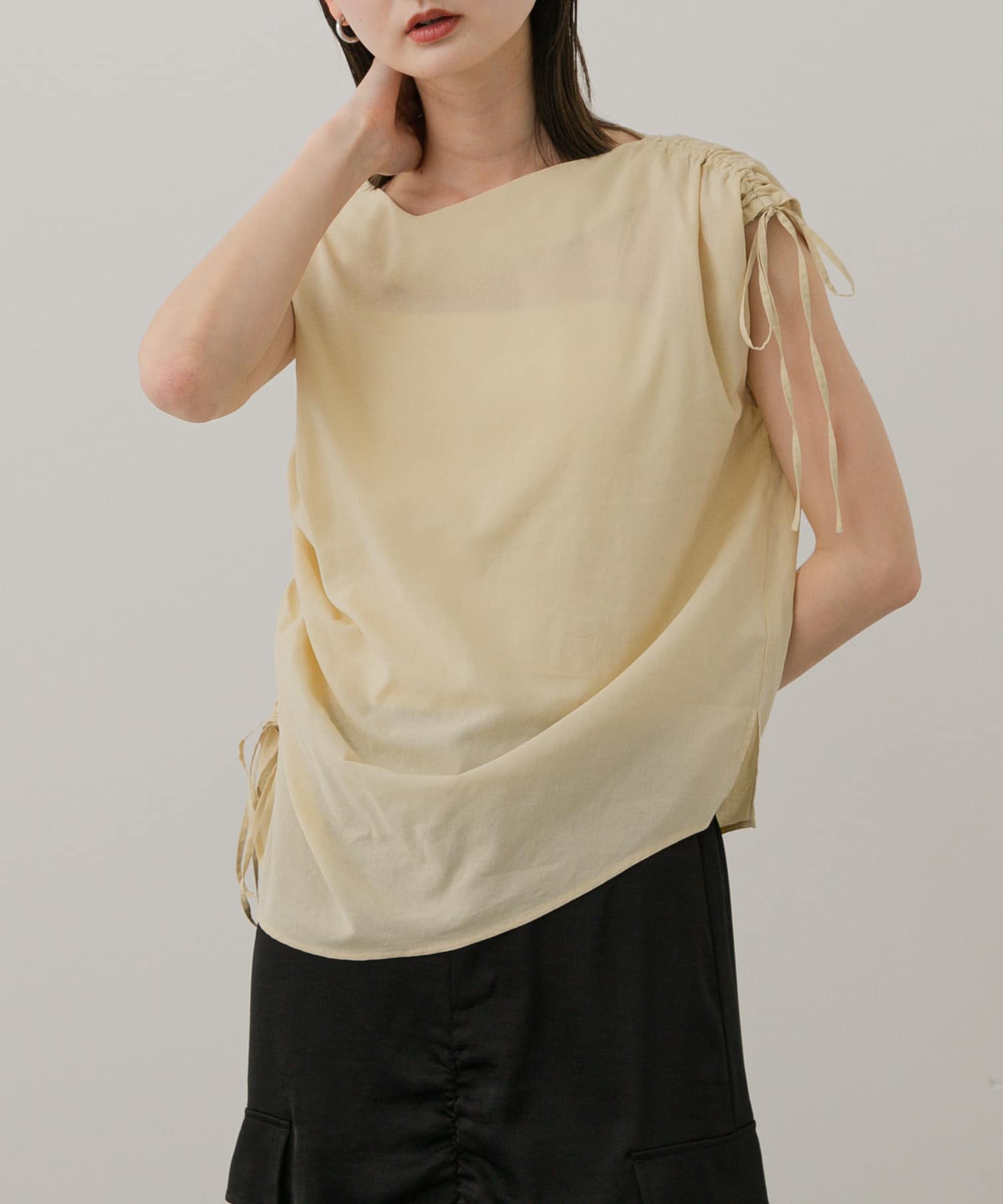 アシンメトリーシャーリングトップ