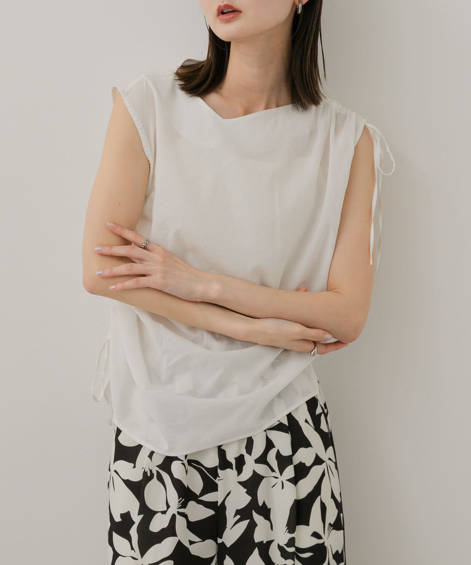 アシンメトリーシャーリングトップ