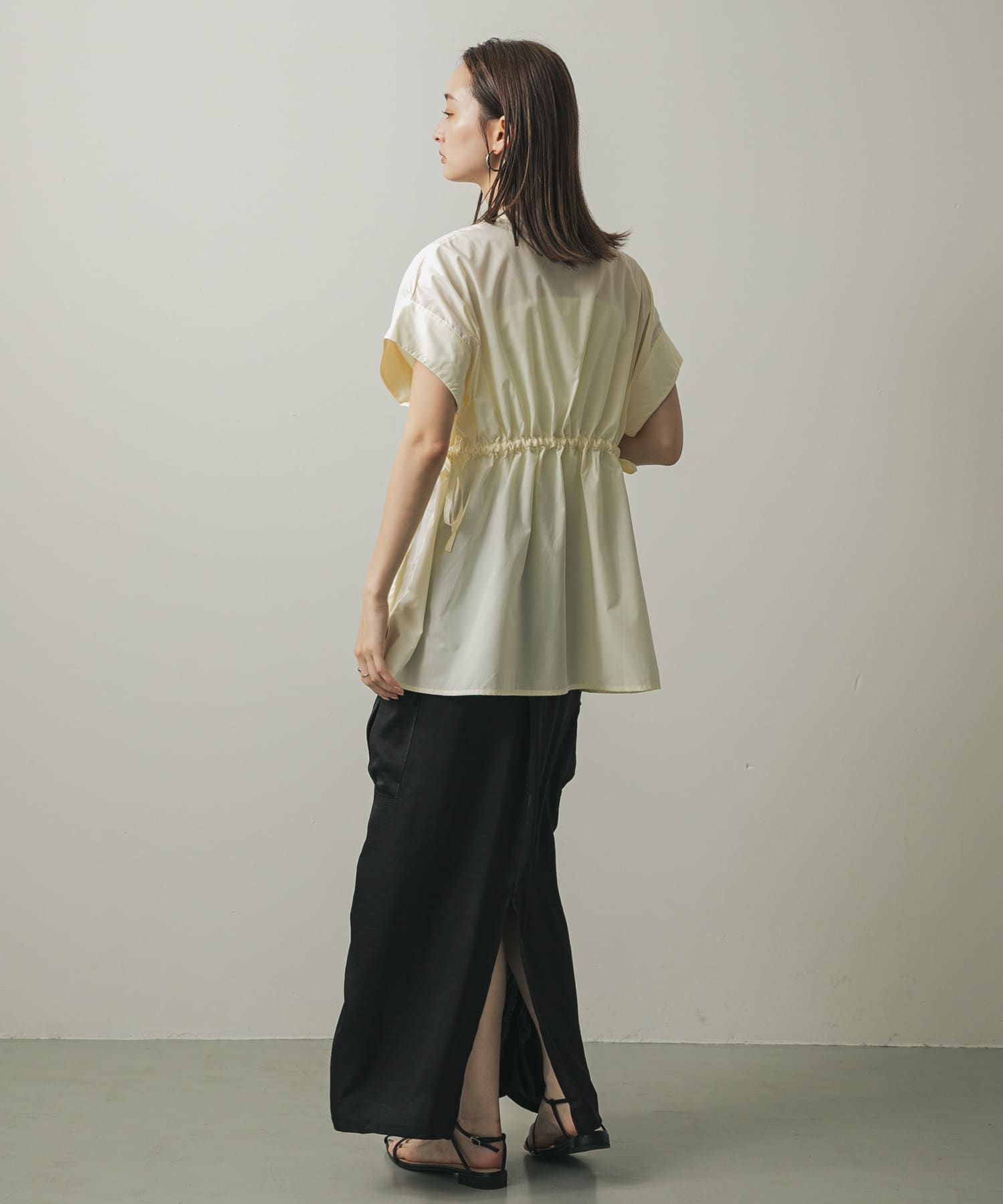 OFF WHITE