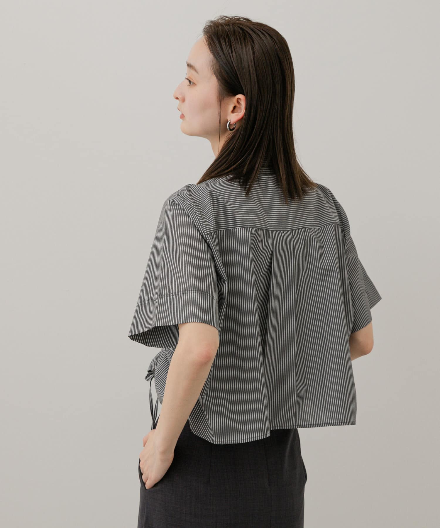 クロップドシャーリングシャツ(半袖)(one CHA×WHT): トップス｜URBAN