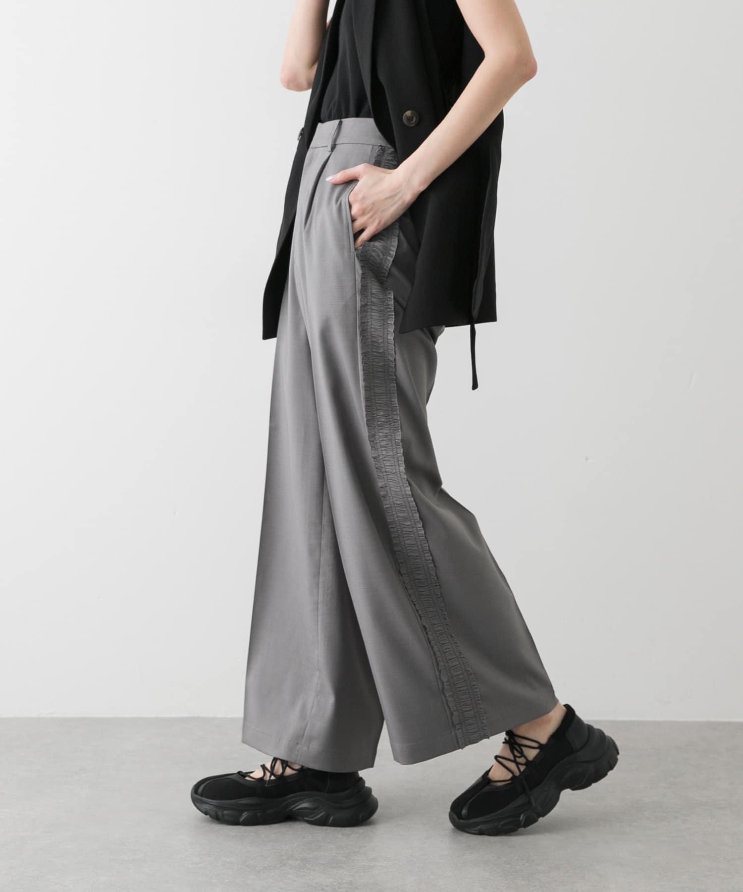 GRAY
