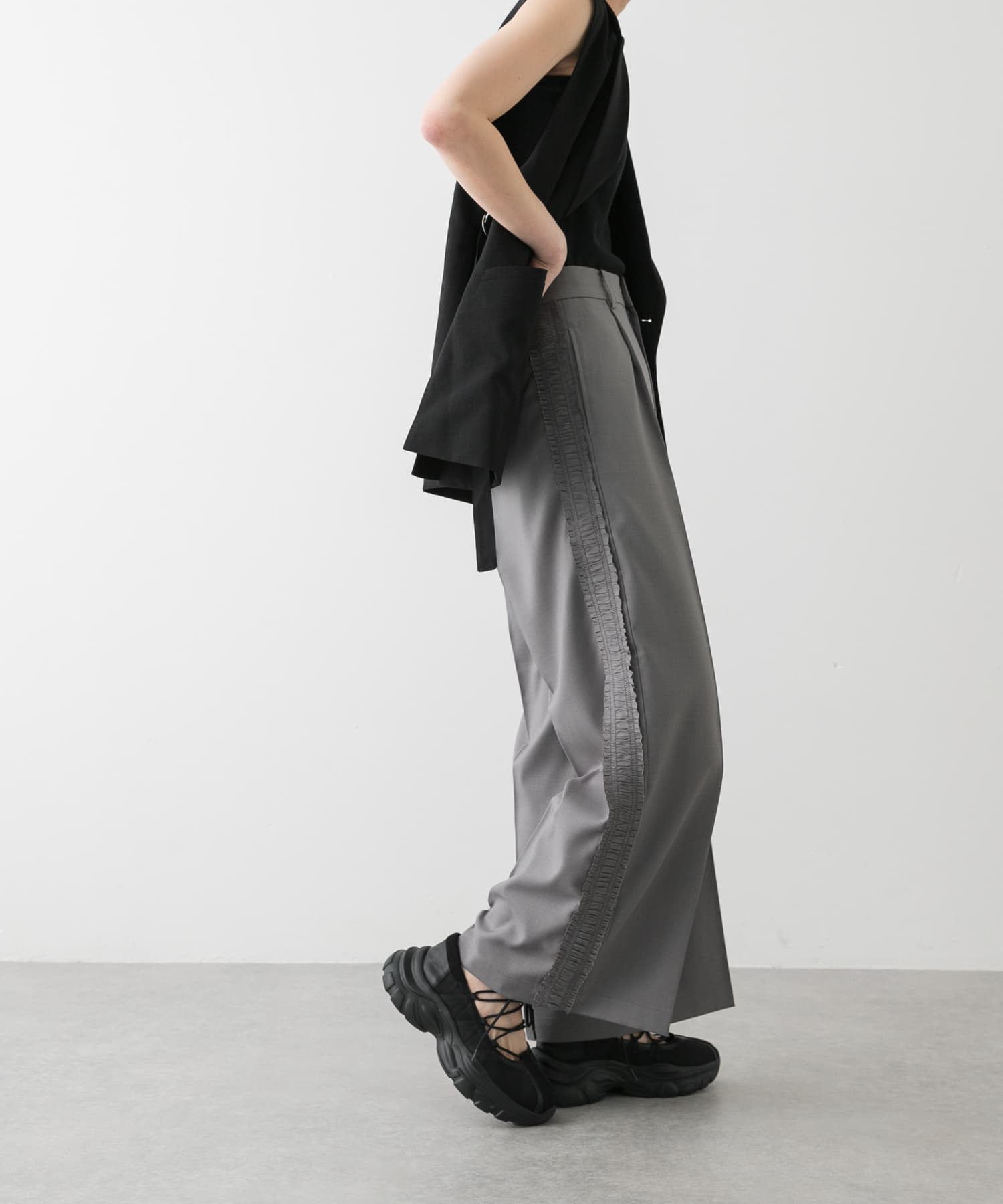 GRAY