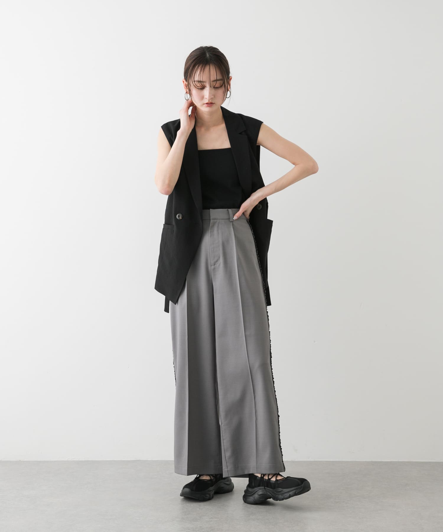 GRAY
