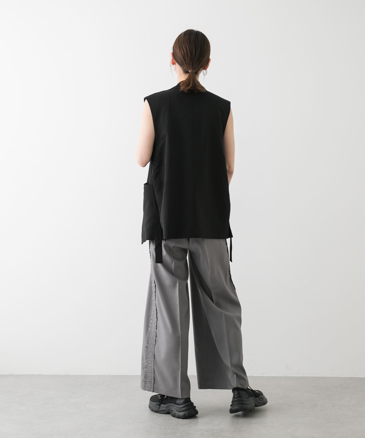GRAY