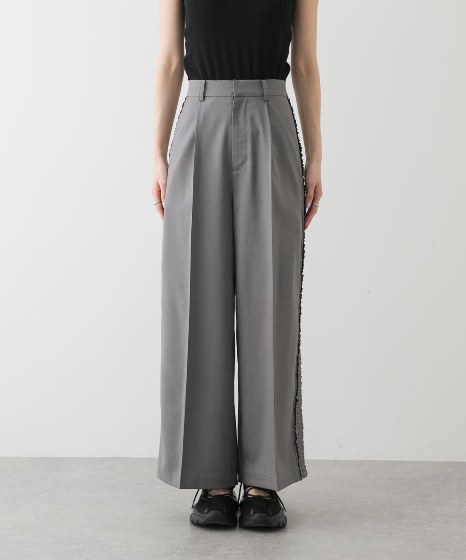 GRAY