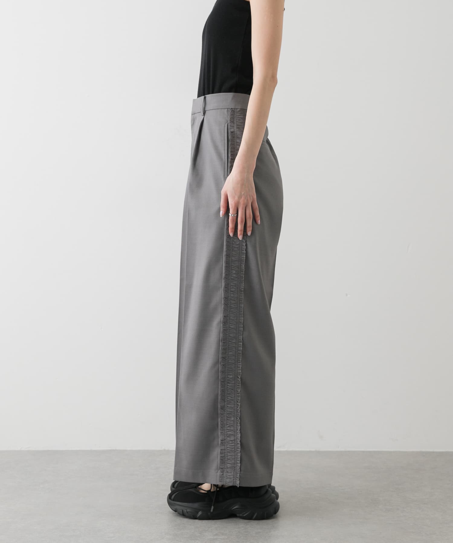 GRAY