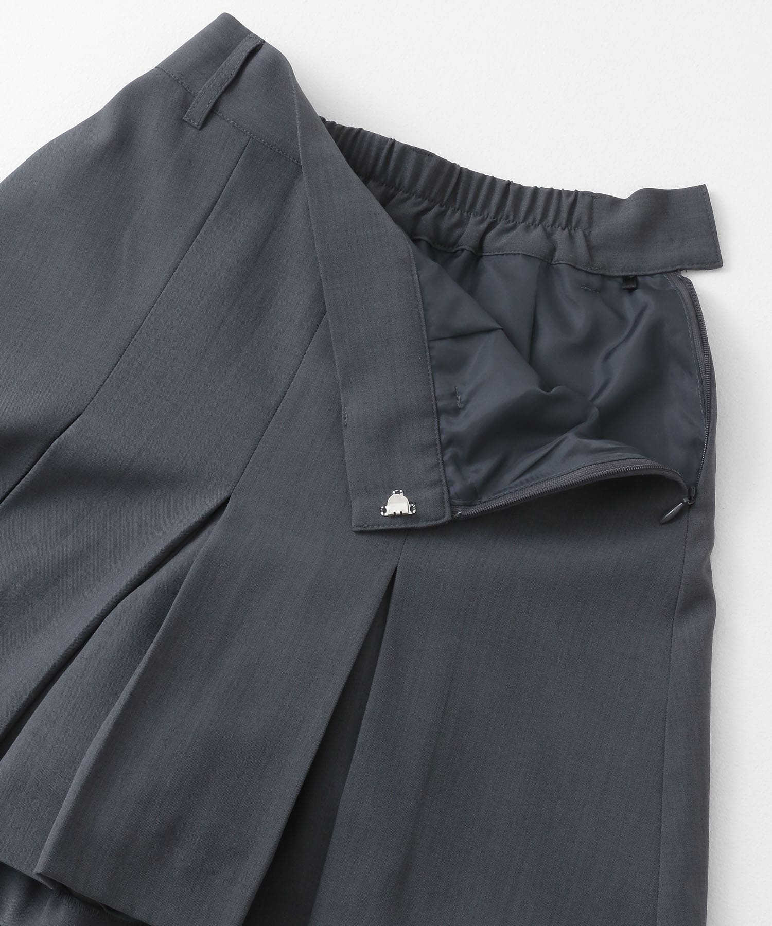 タックショートパンツ CHARCOAL S