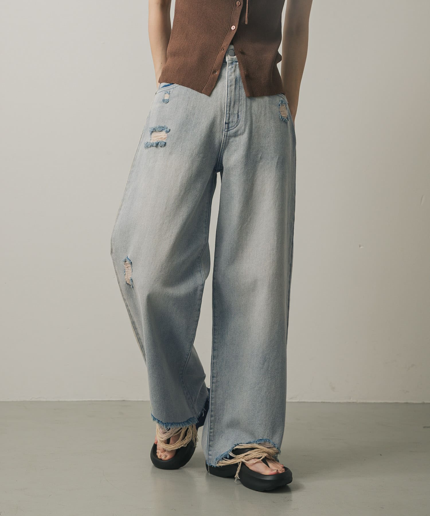 ダメージストレートデニム