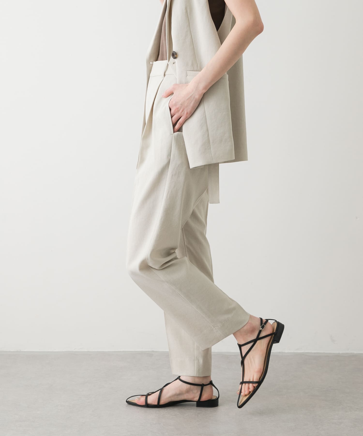 『UR TECH DRYLUXE』リネンライクテーパードパンツ